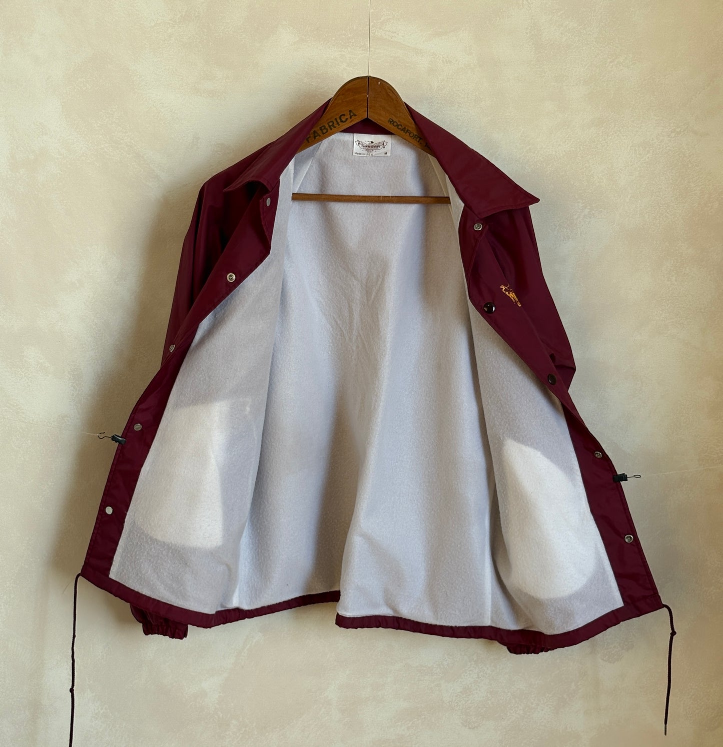 Size Med. Vintage 80s windbreaker made in USA