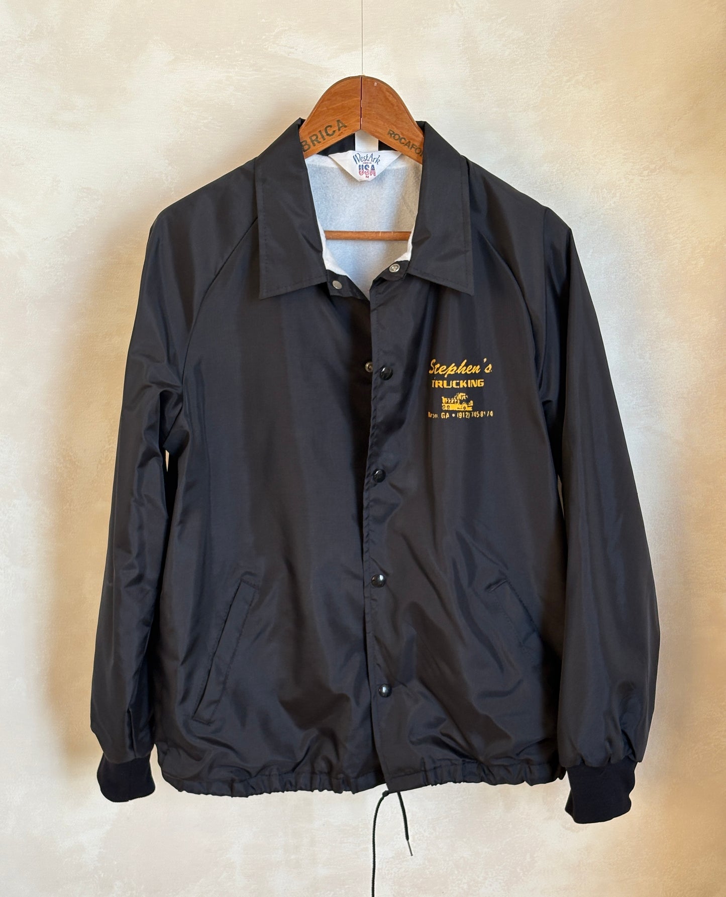 Size Med. Vintage 80s windbreaker made in USA
