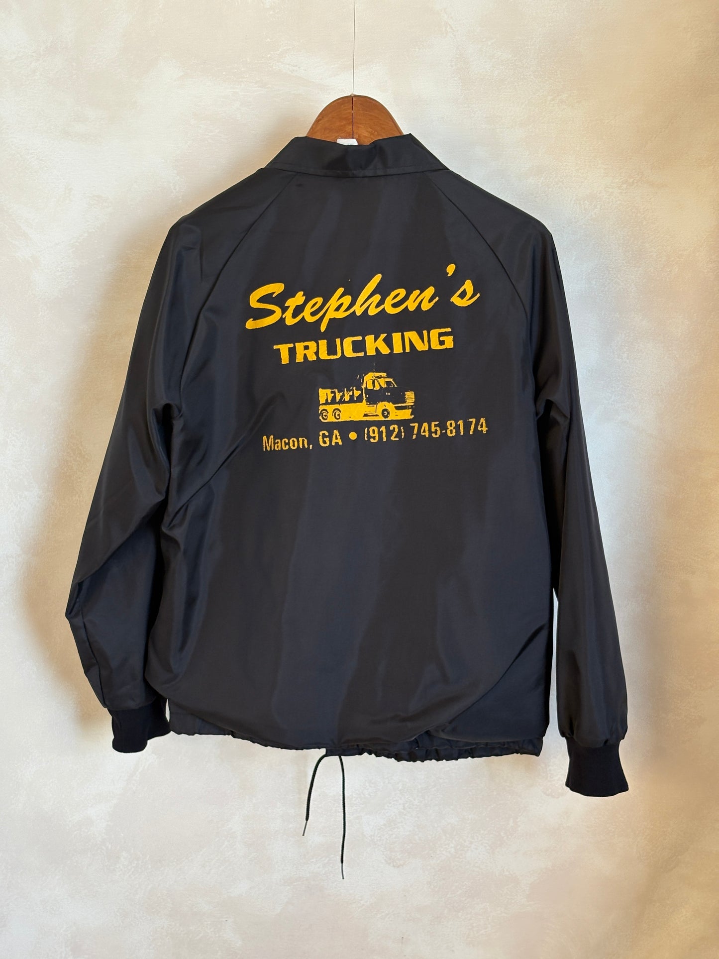 Size Med. Vintage 80s windbreaker made in USA