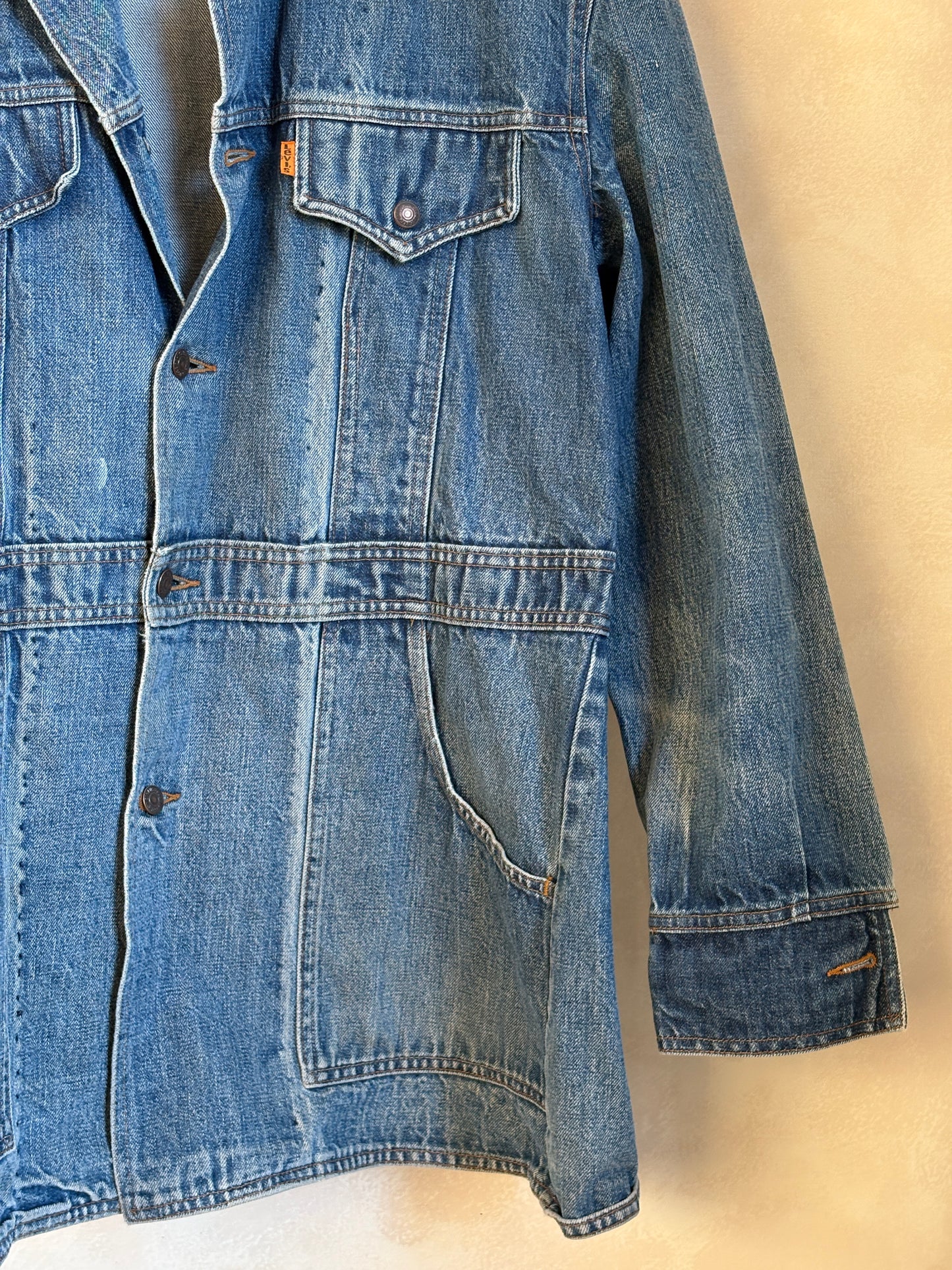 Size Large . Vintage 70s long Levis jacket Made in USA.