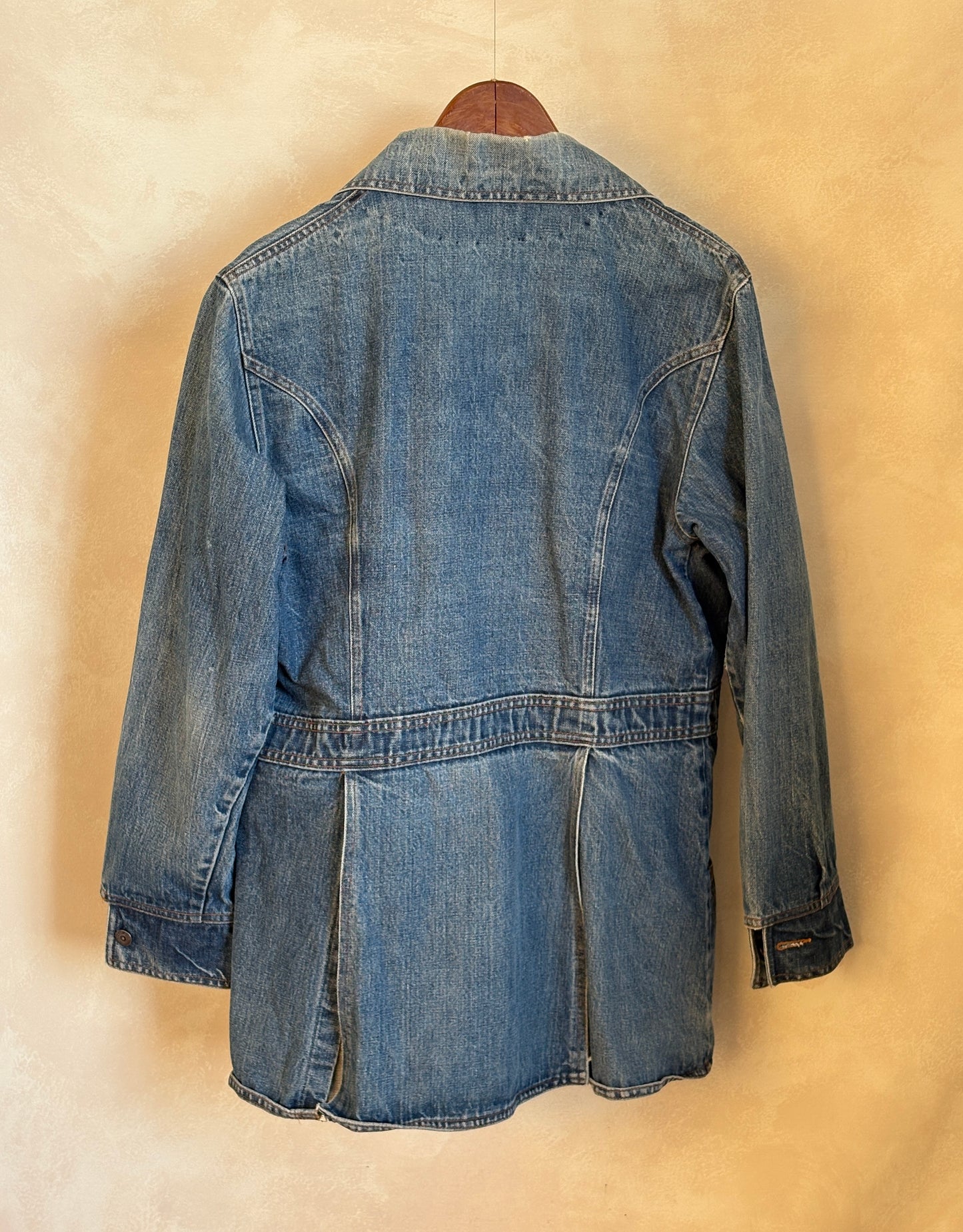Size Large . Vintage 70s long Levis jacket Made in USA.