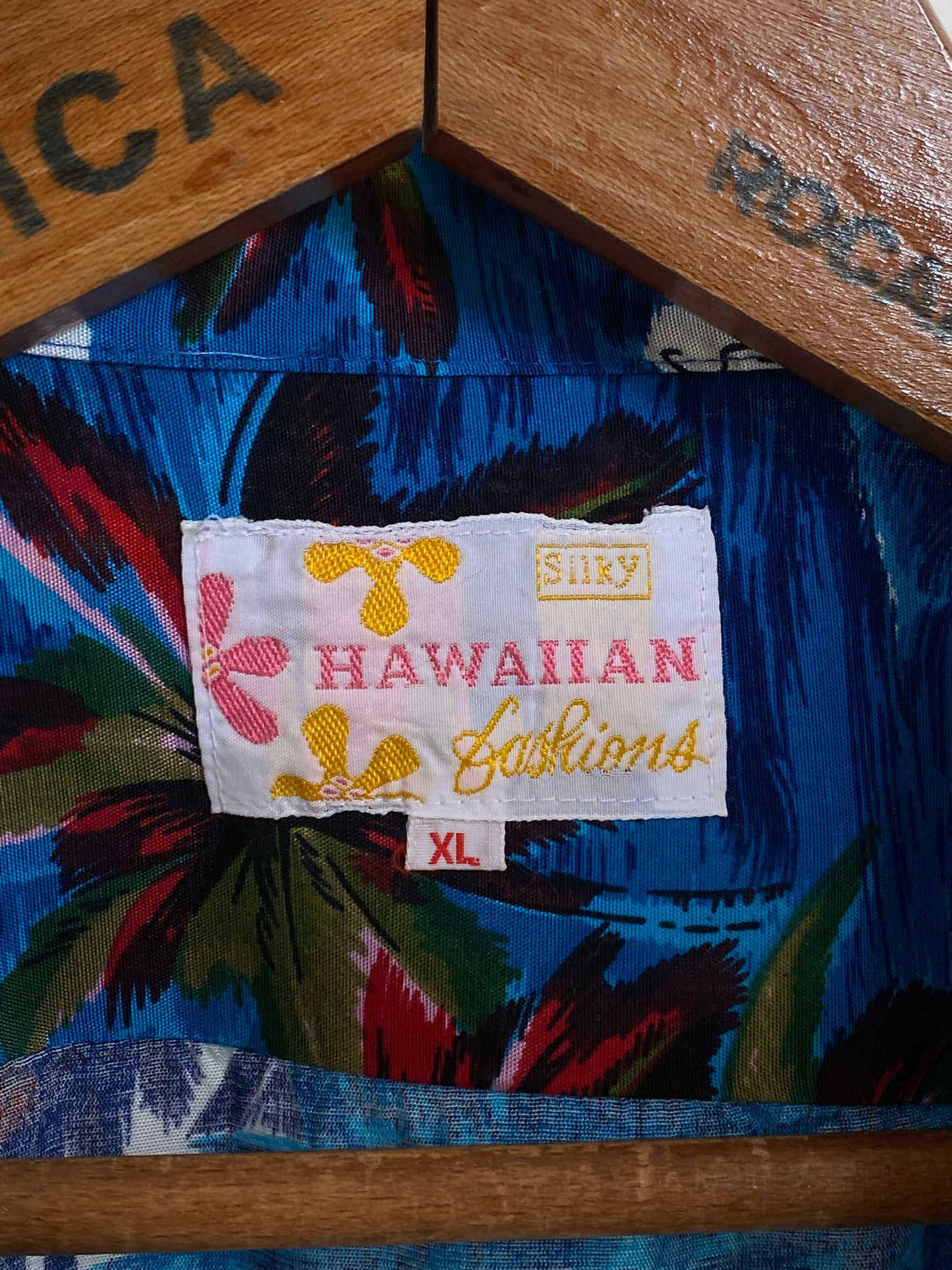 Size XL. Vintage 80s Hawaiian shirt