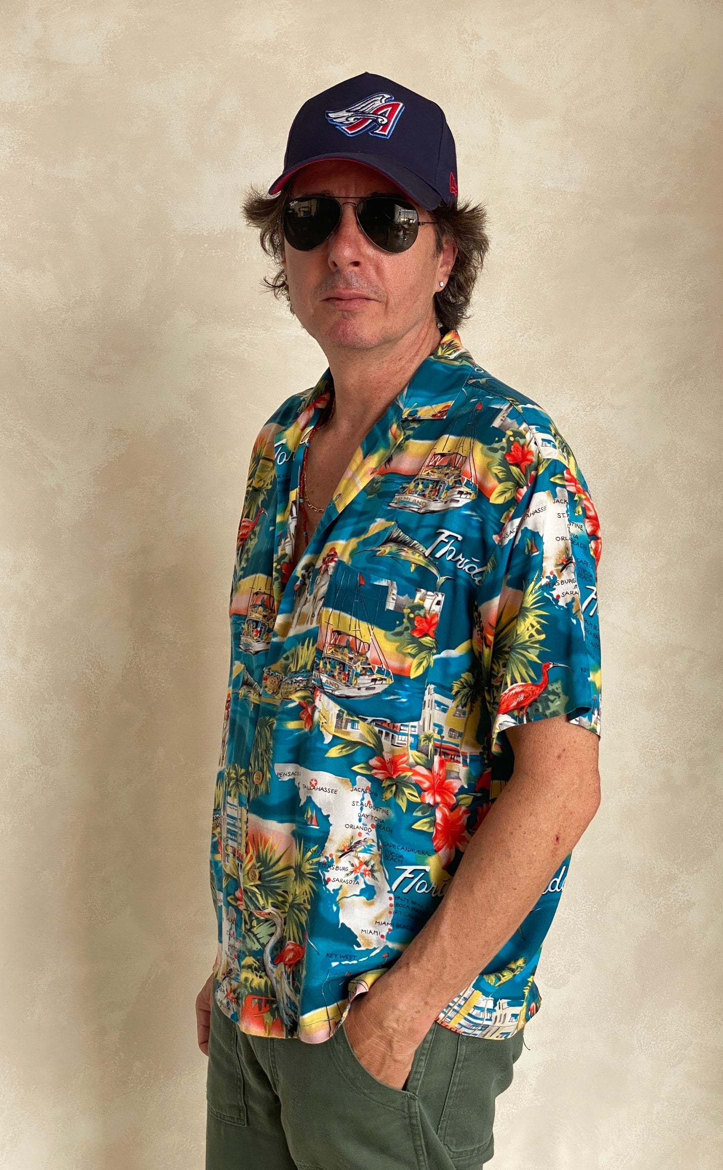 Size Medium. Vintage 90s Hawaiian shirt