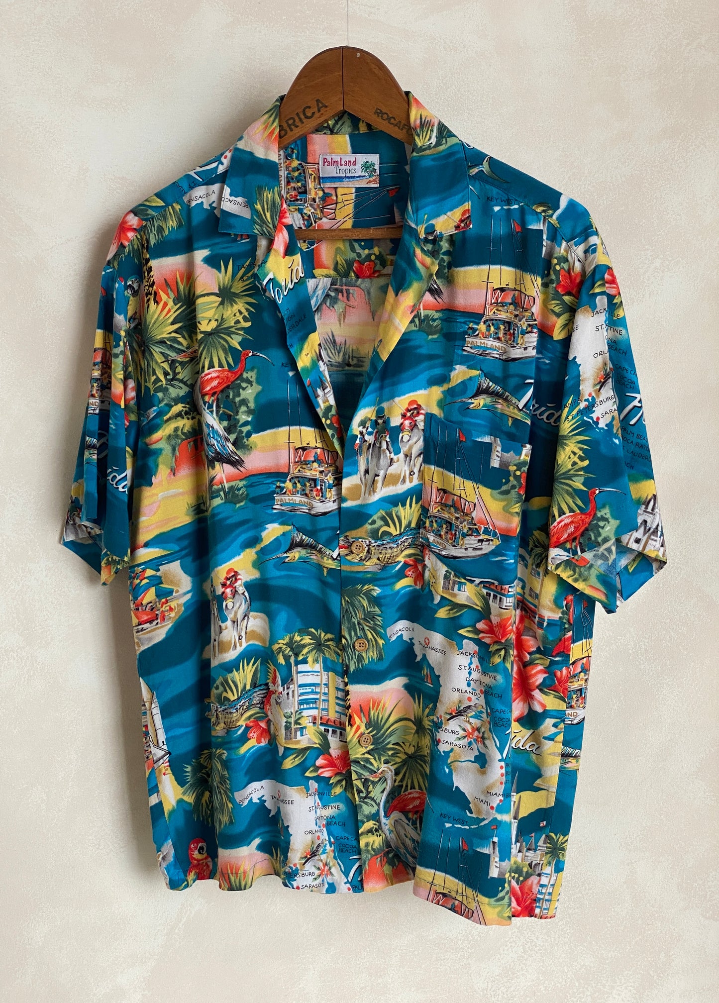 Size Medium. Vintage 90s Hawaiian shirt