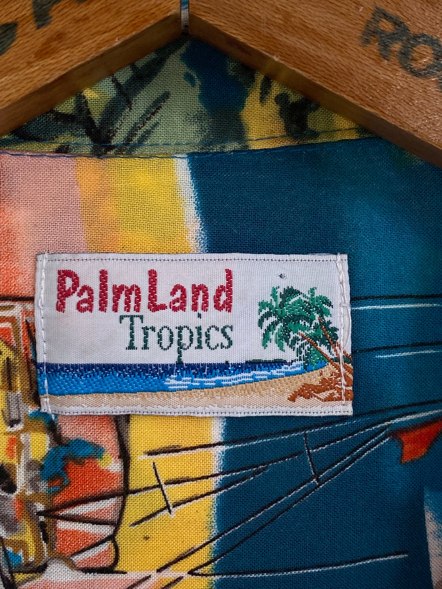 Size Medium. Vintage 90s Hawaiian shirt