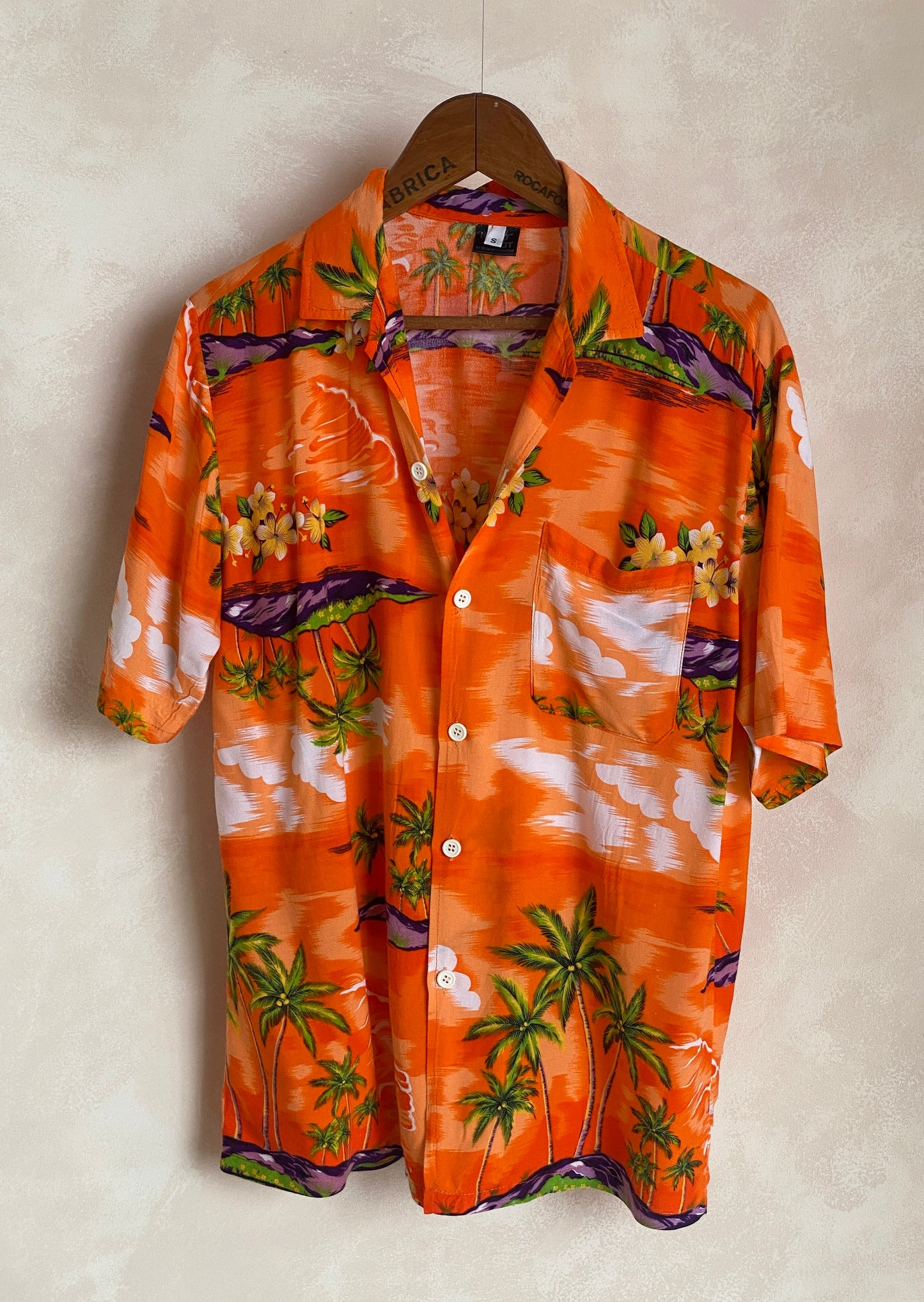 Size Small. Vintage 90s Hawaiian shirt