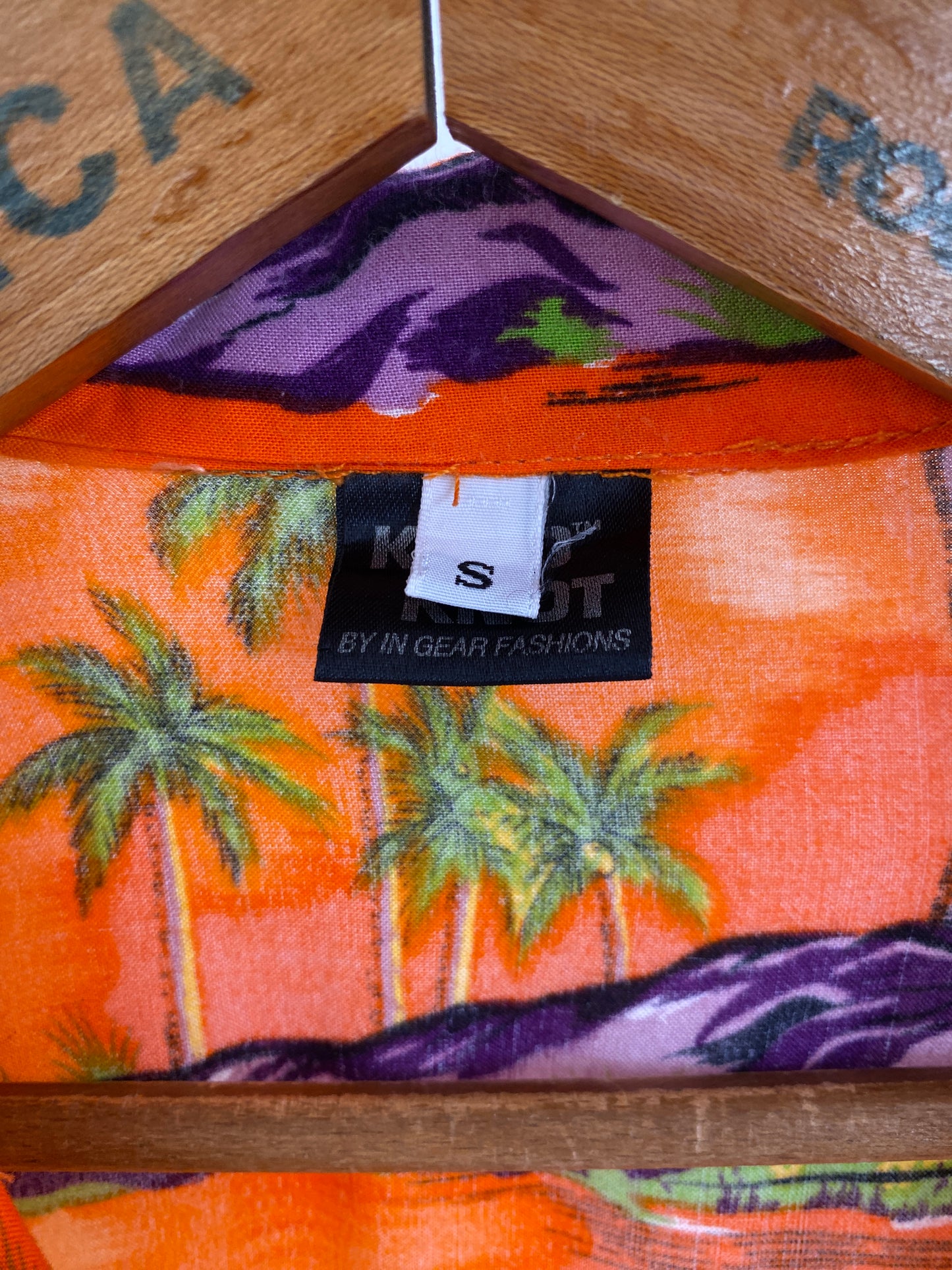 Size Small. Vintage 90s Hawaiian shirt
