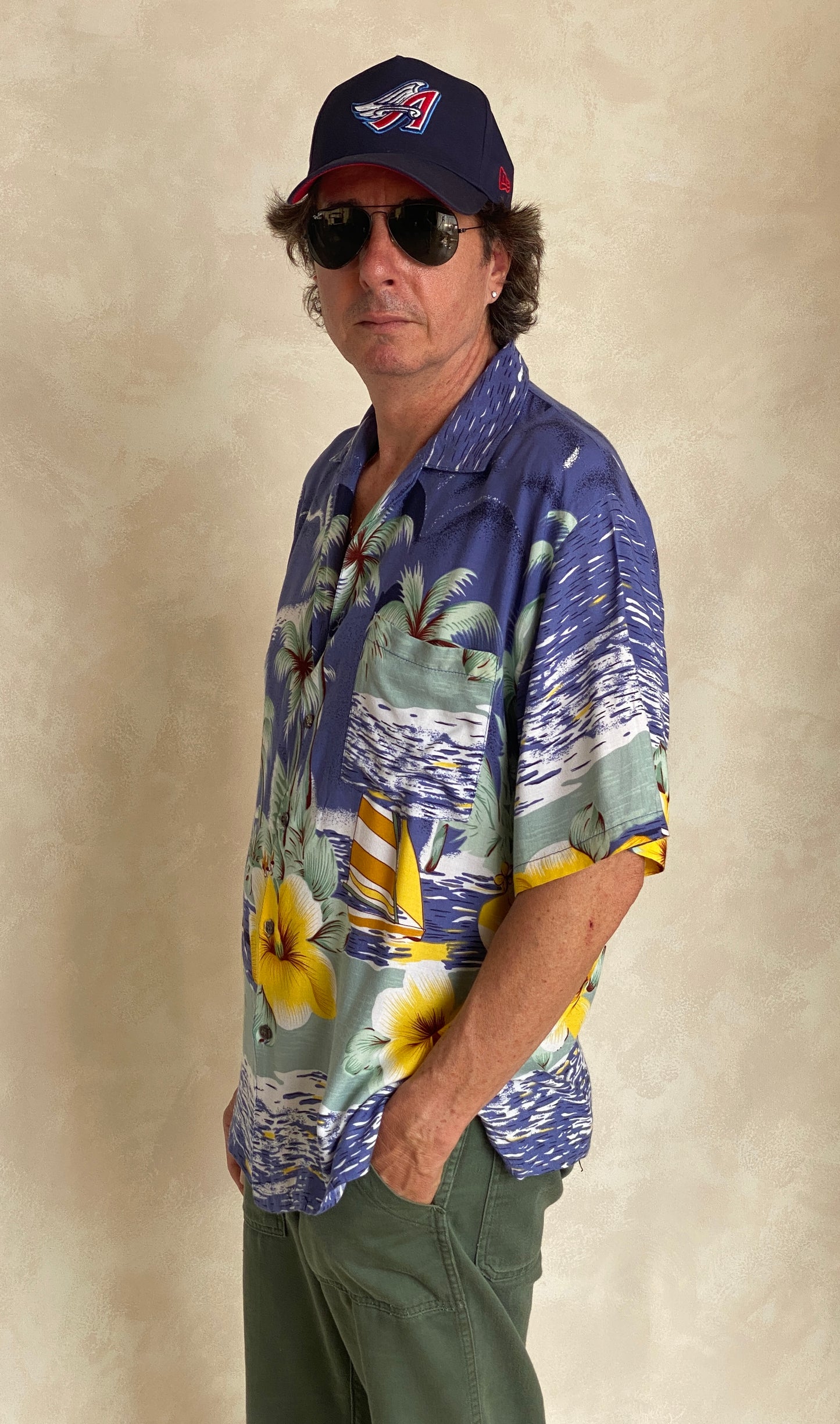Size Large. Vintage 90s Hawaiian shirt