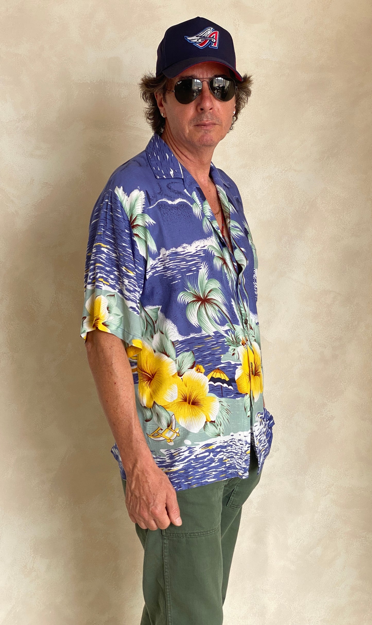 Size Large. Vintage 90s Hawaiian shirt