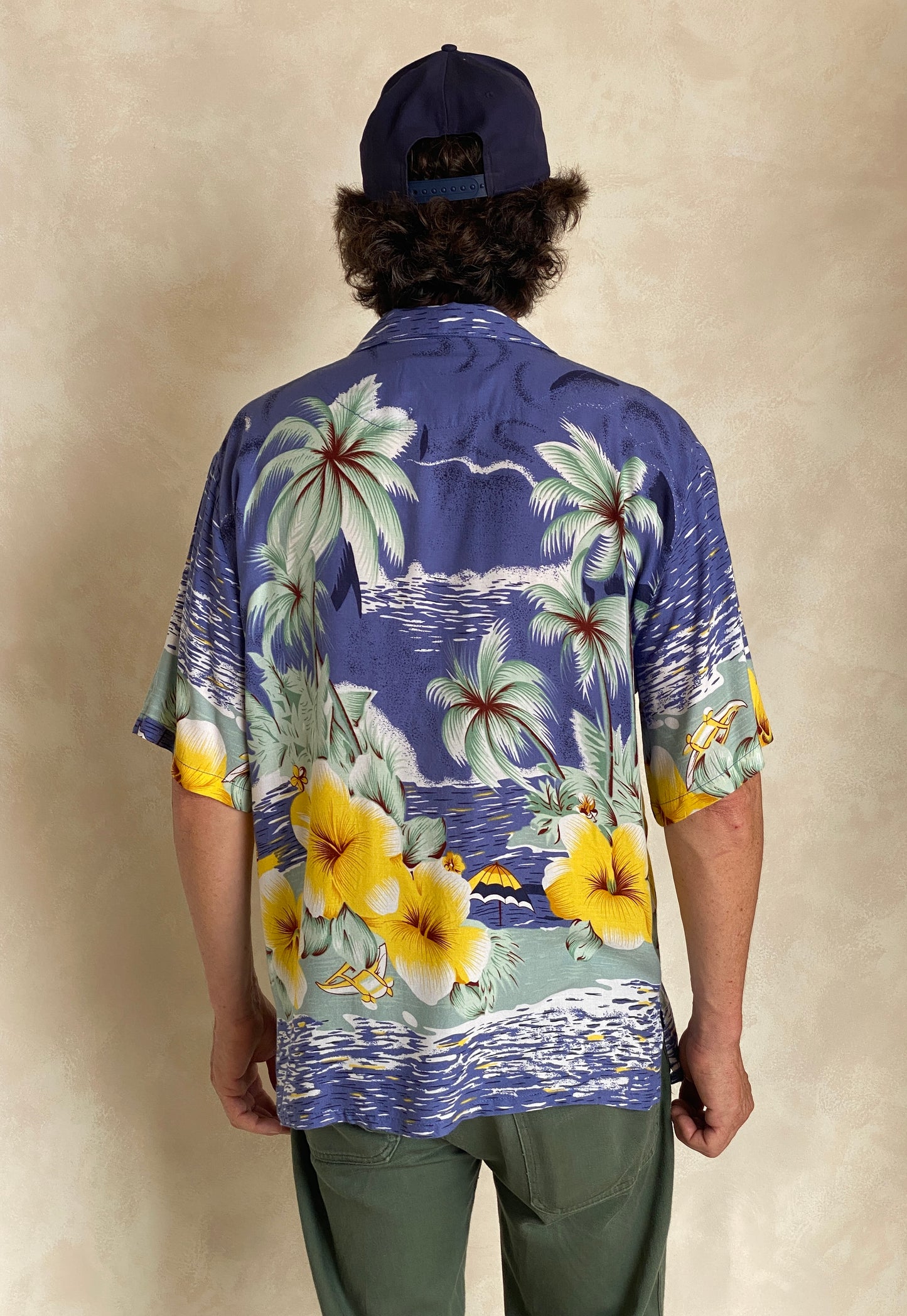 Size Large. Vintage 90s Hawaiian shirt