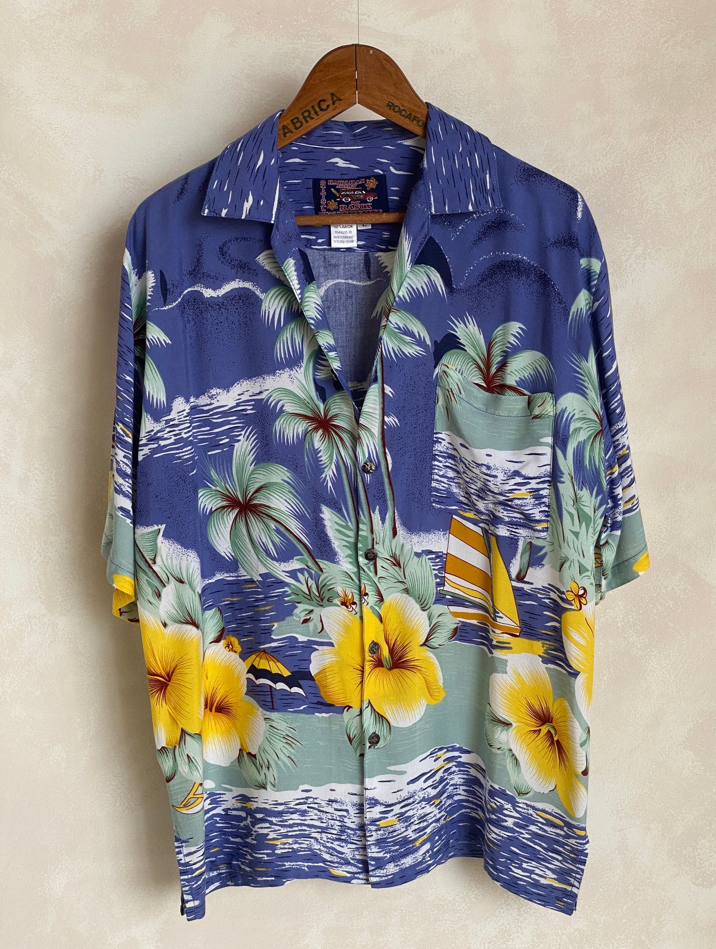 Size Large. Vintage 90s Hawaiian shirt