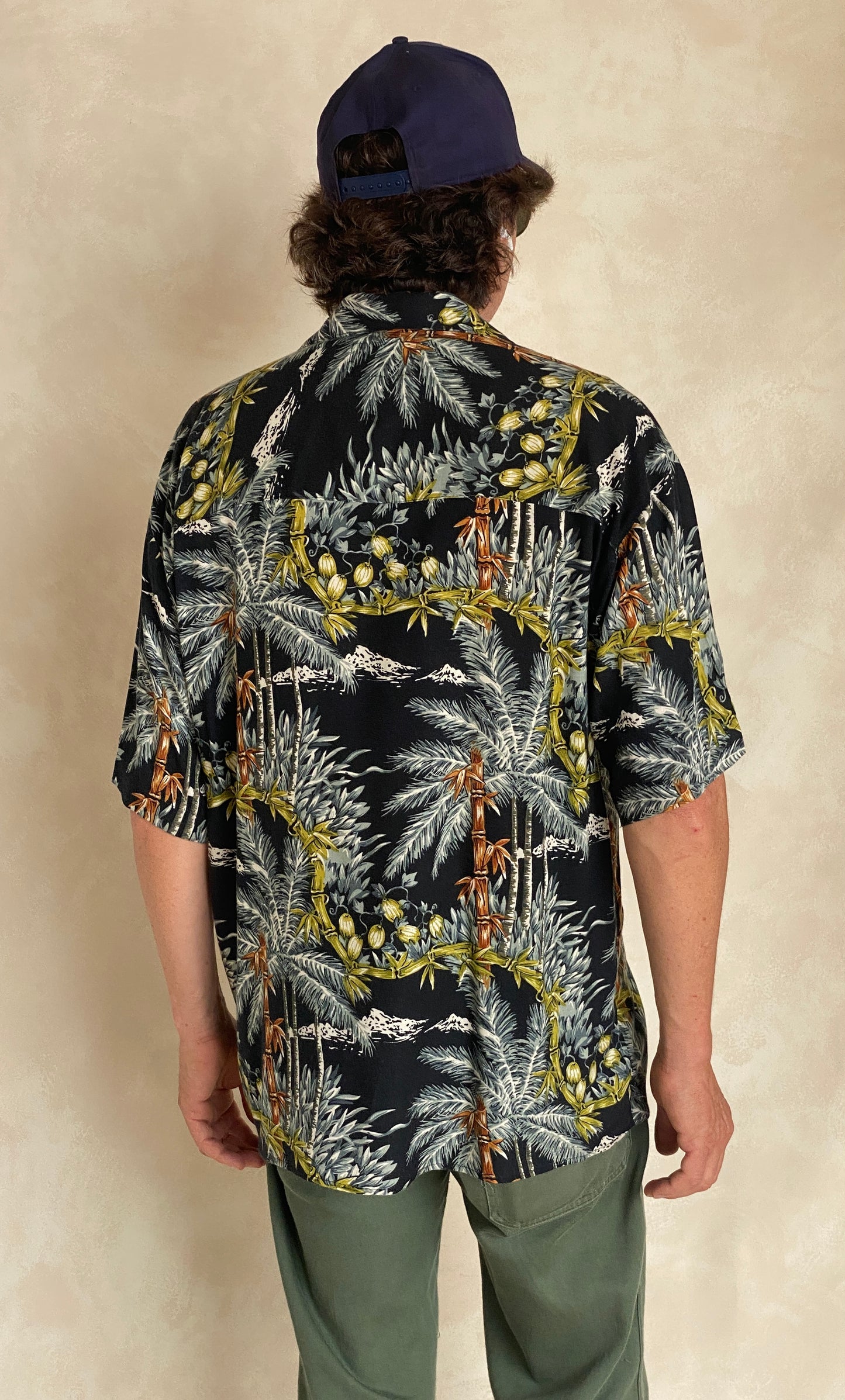 Size Small. Vintage 90s Hawaiian shirt