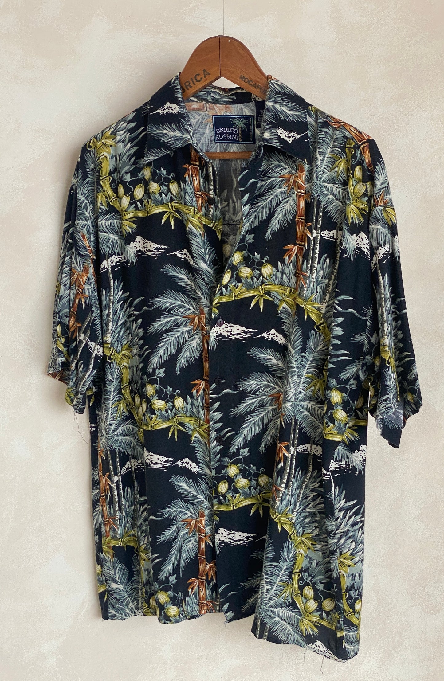 Size Small. Vintage 90s Hawaiian shirt