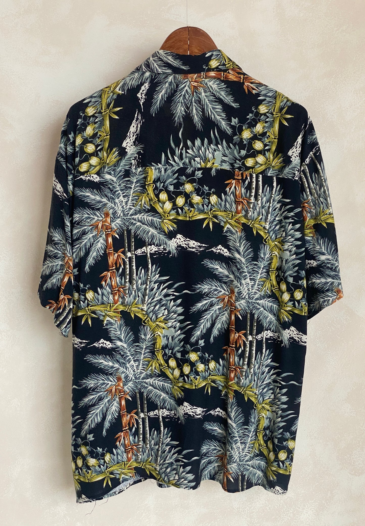 Size Small. Vintage 90s Hawaiian shirt