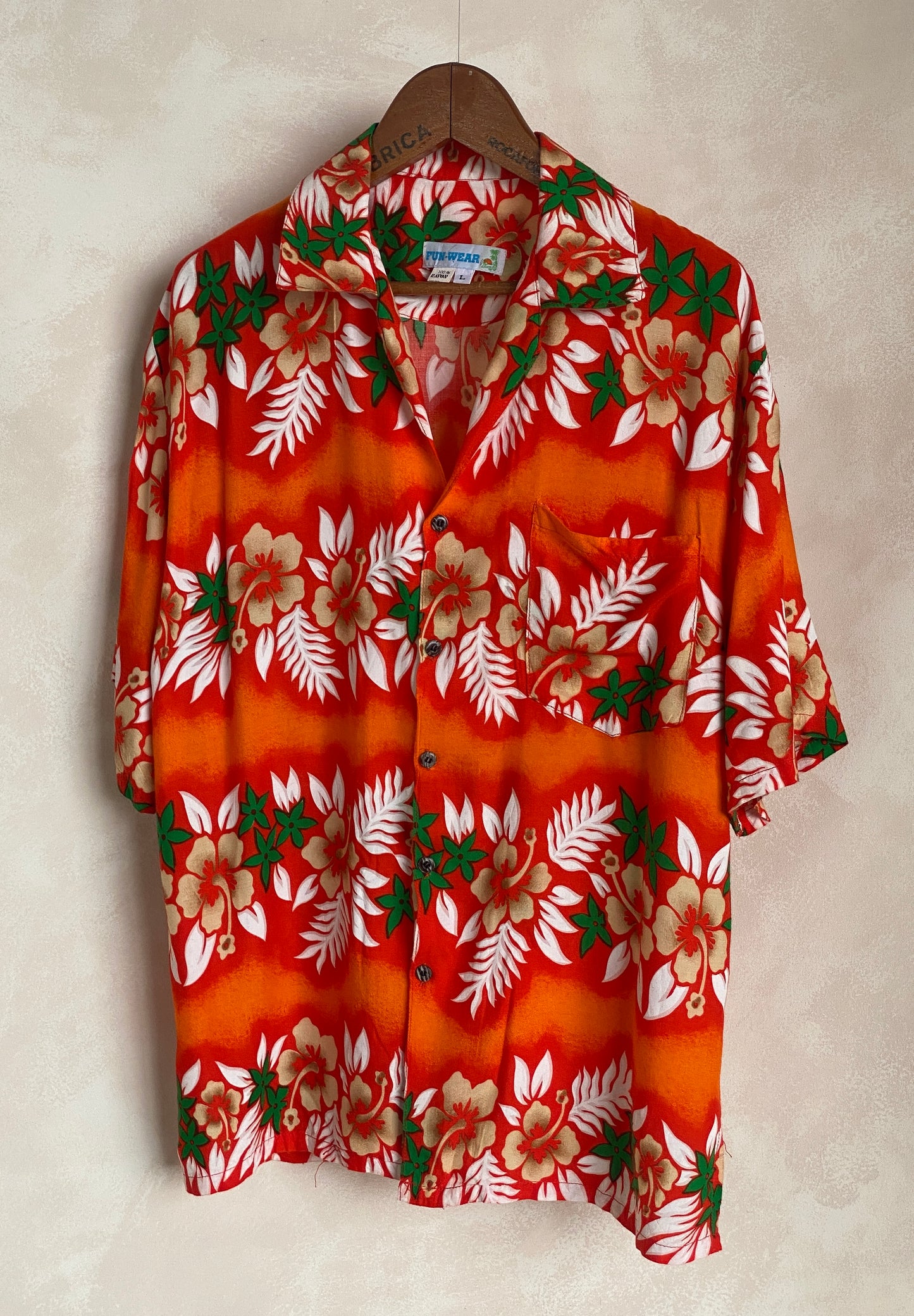 Size Large. Vintage 90s Hawaiian shirt