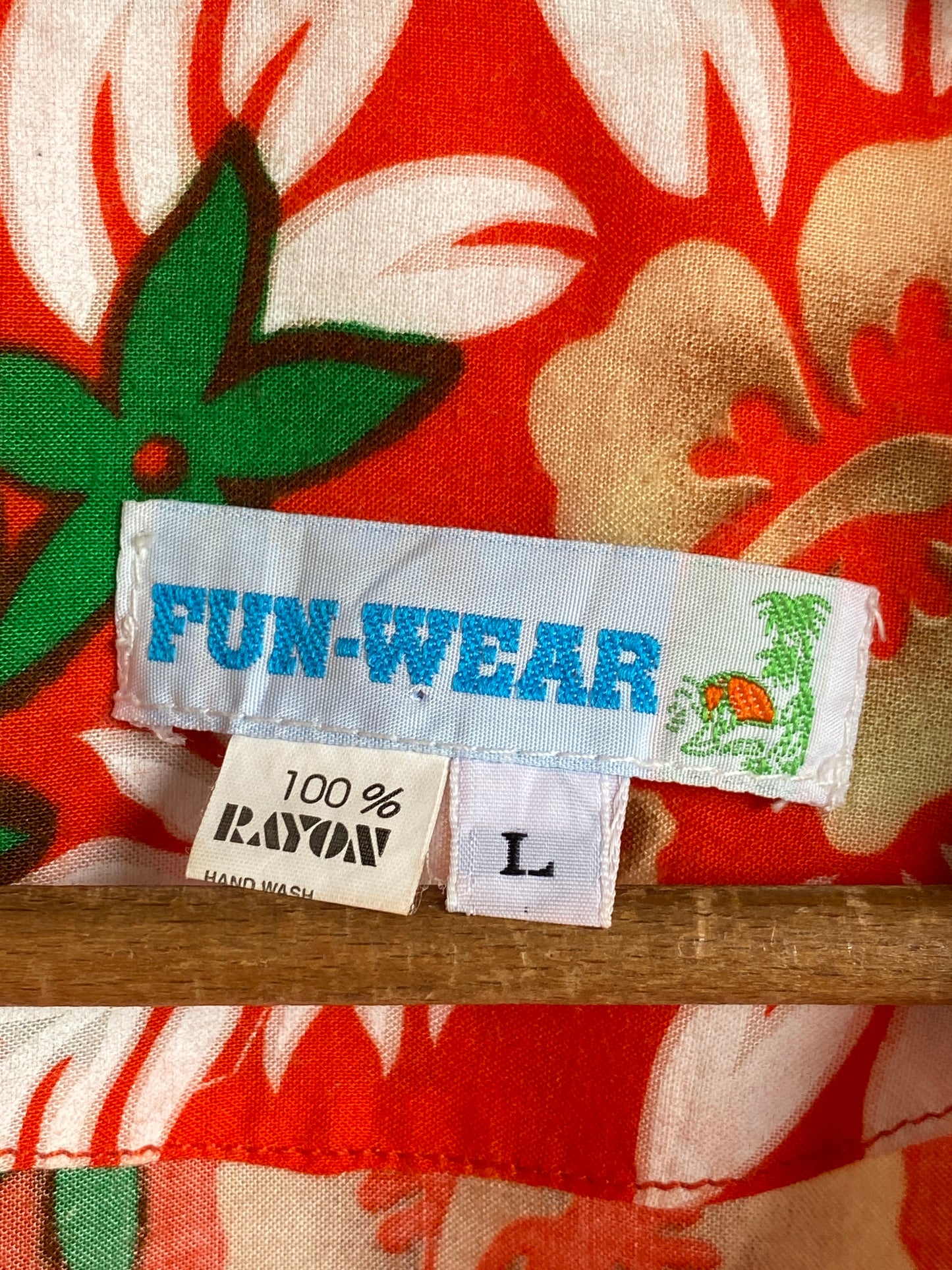Size Large. Vintage 90s Hawaiian shirt