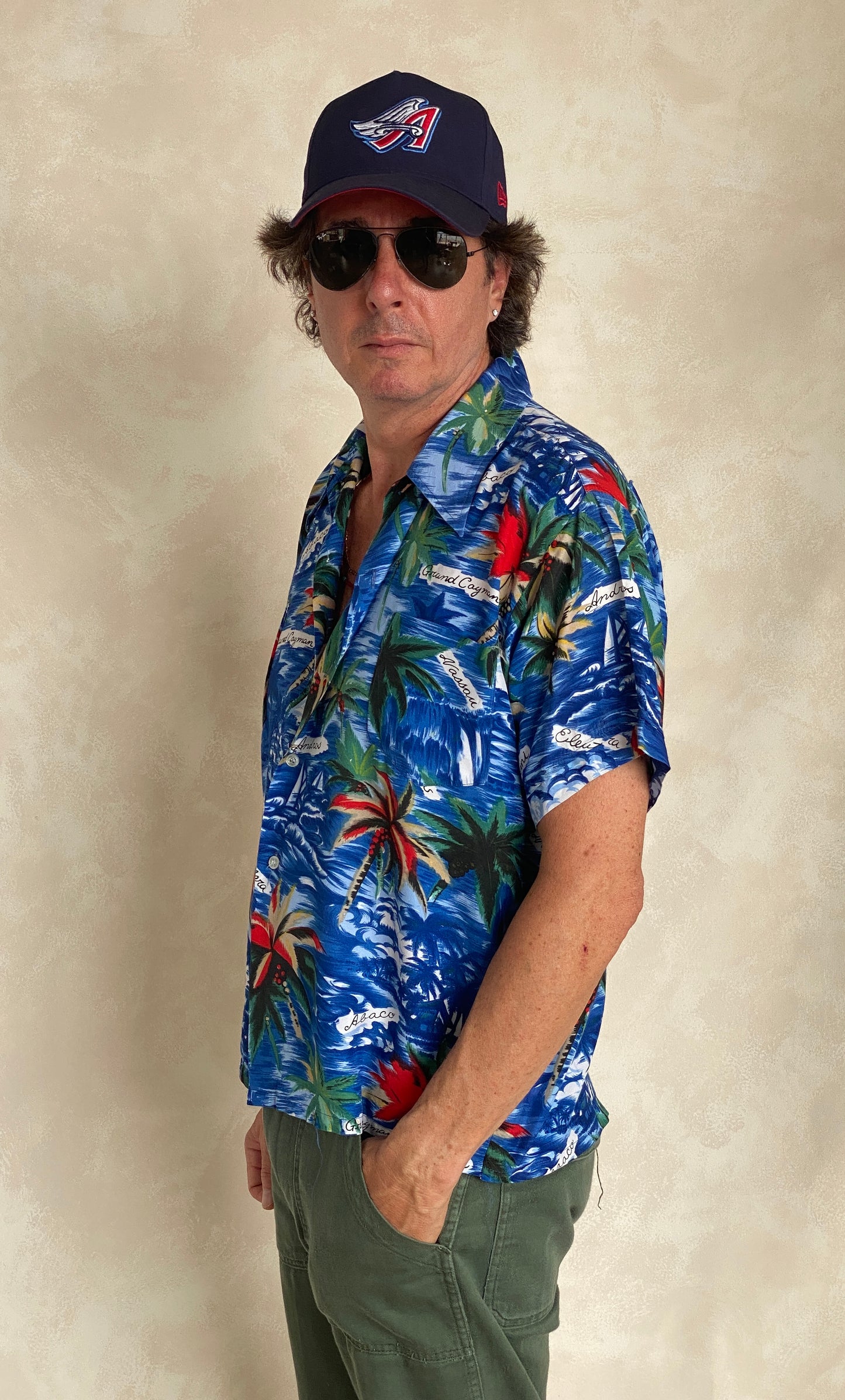 Size Large. Vintage 70s Hawaiian shirt