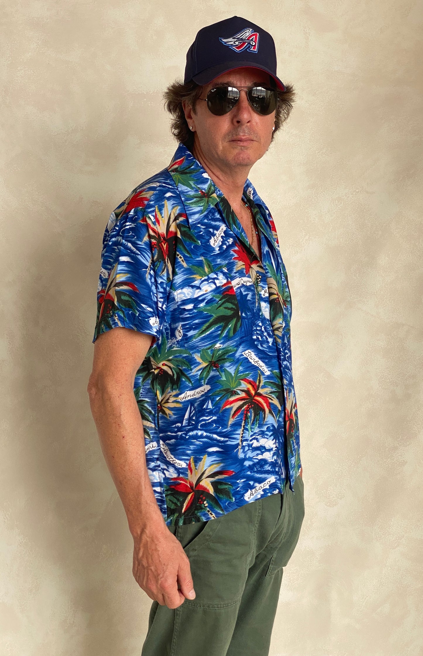 Size Large. Vintage 70s Hawaiian shirt