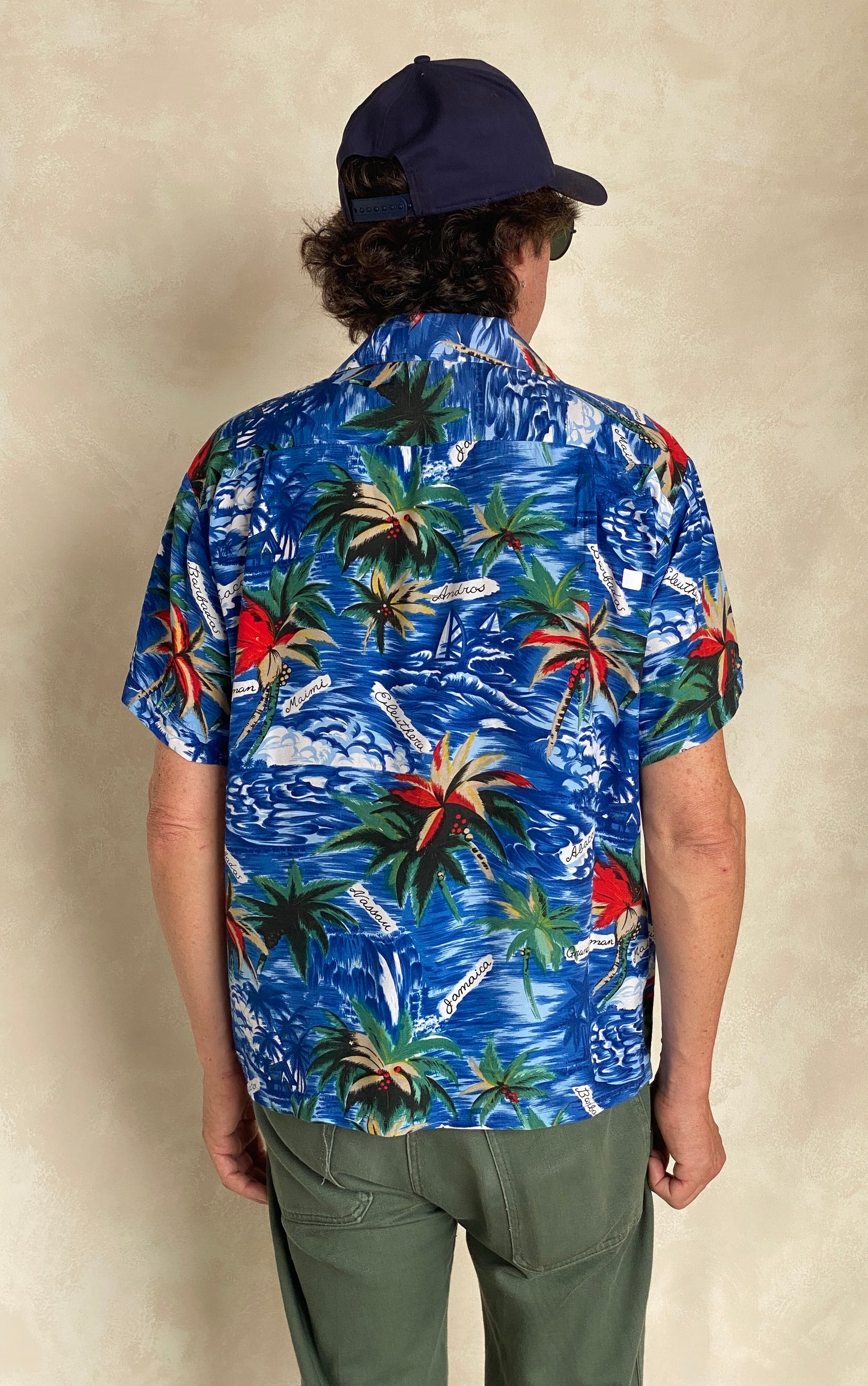 Size Large. Vintage 70s Hawaiian shirt