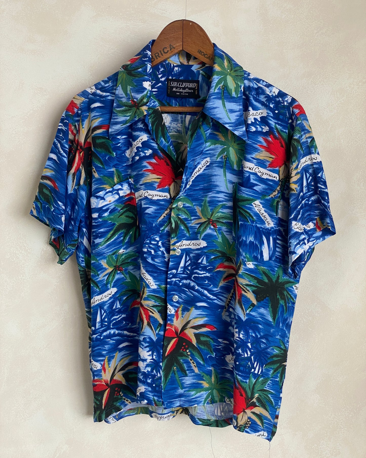 Size Large. Vintage 70s Hawaiian shirt