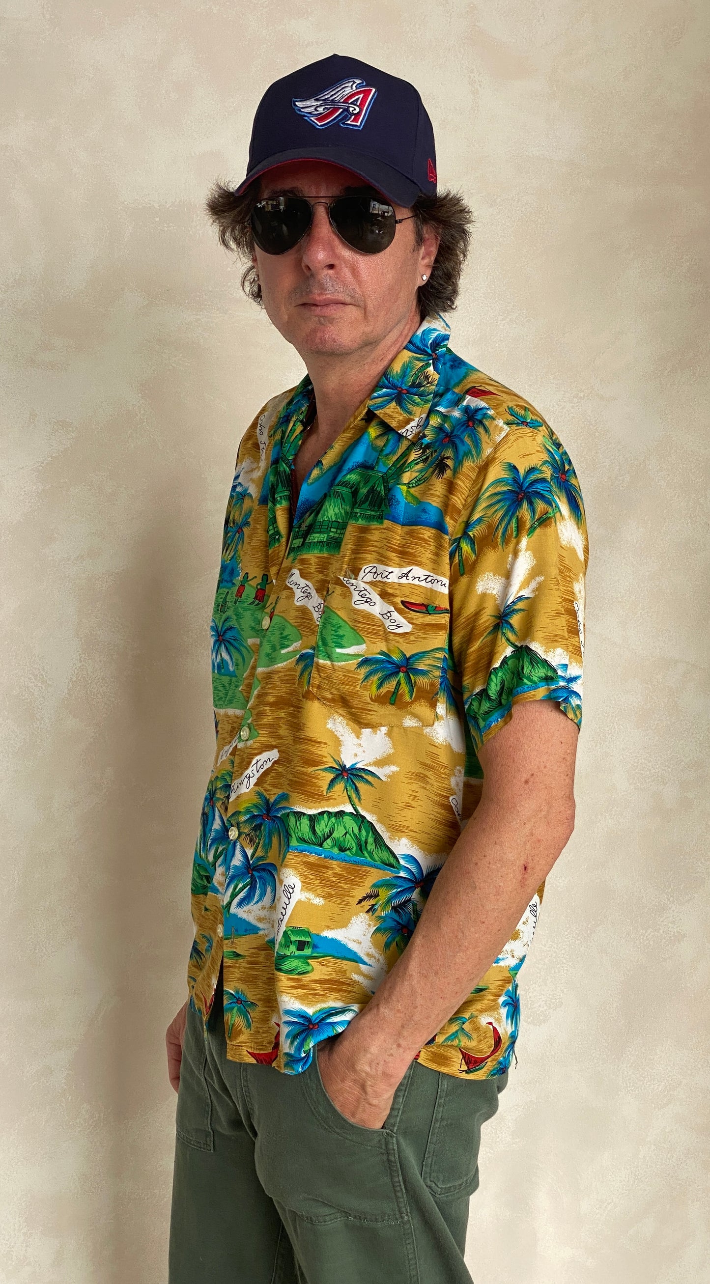 Size Med. Vintage 60s Hawaiian shirt Made in Jamaica