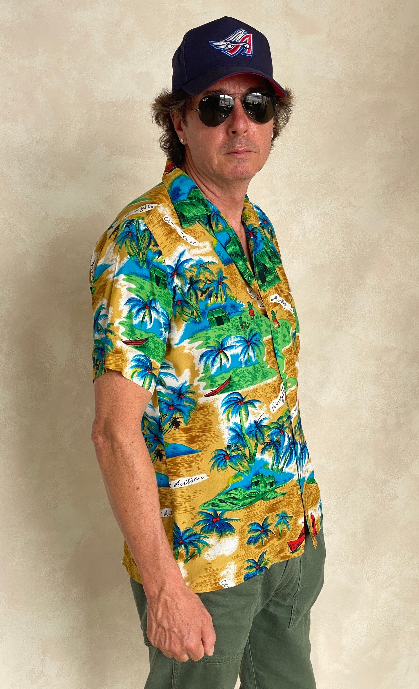 Size Med. Vintage 60s Hawaiian shirt Made in Jamaica