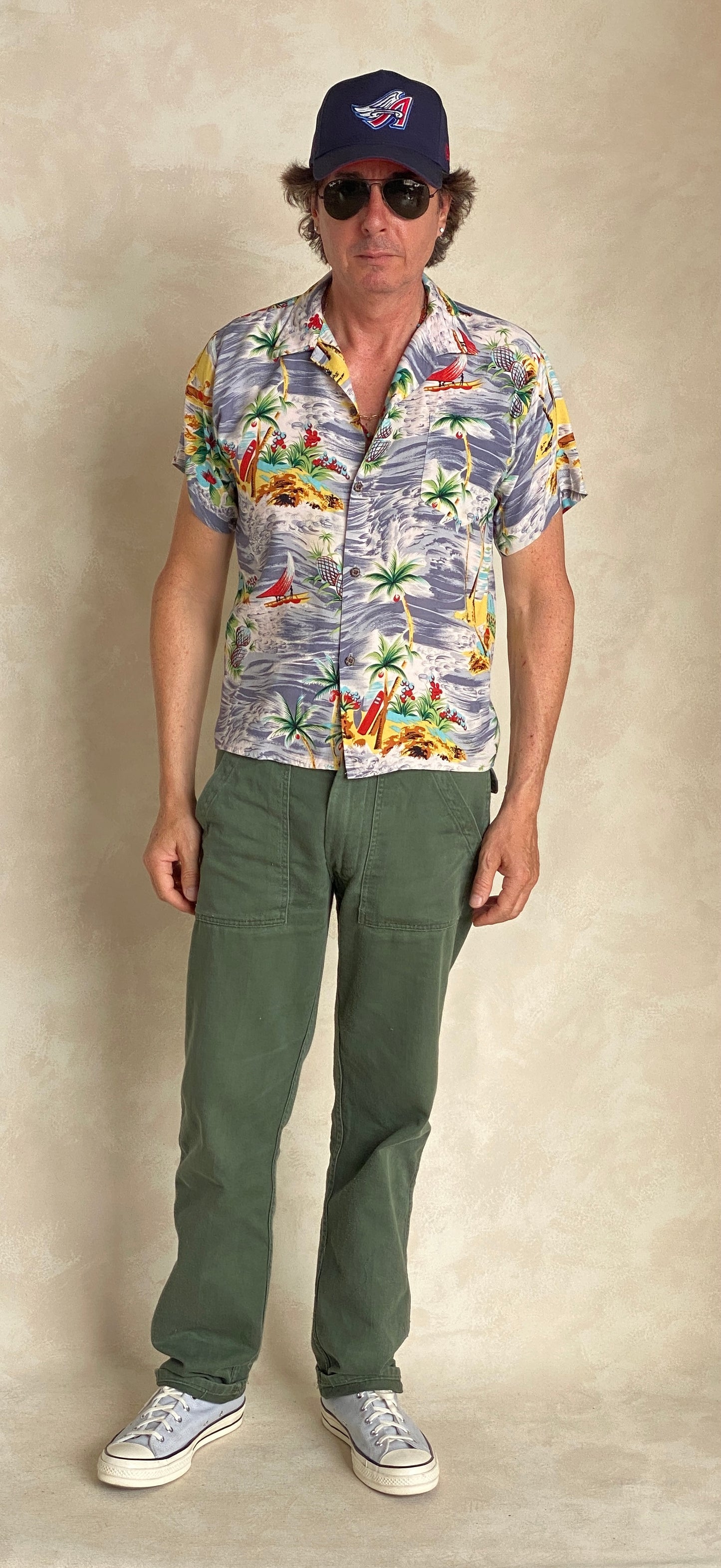 Size 14/16 youth . Vintage 90s Hawaiian shirt