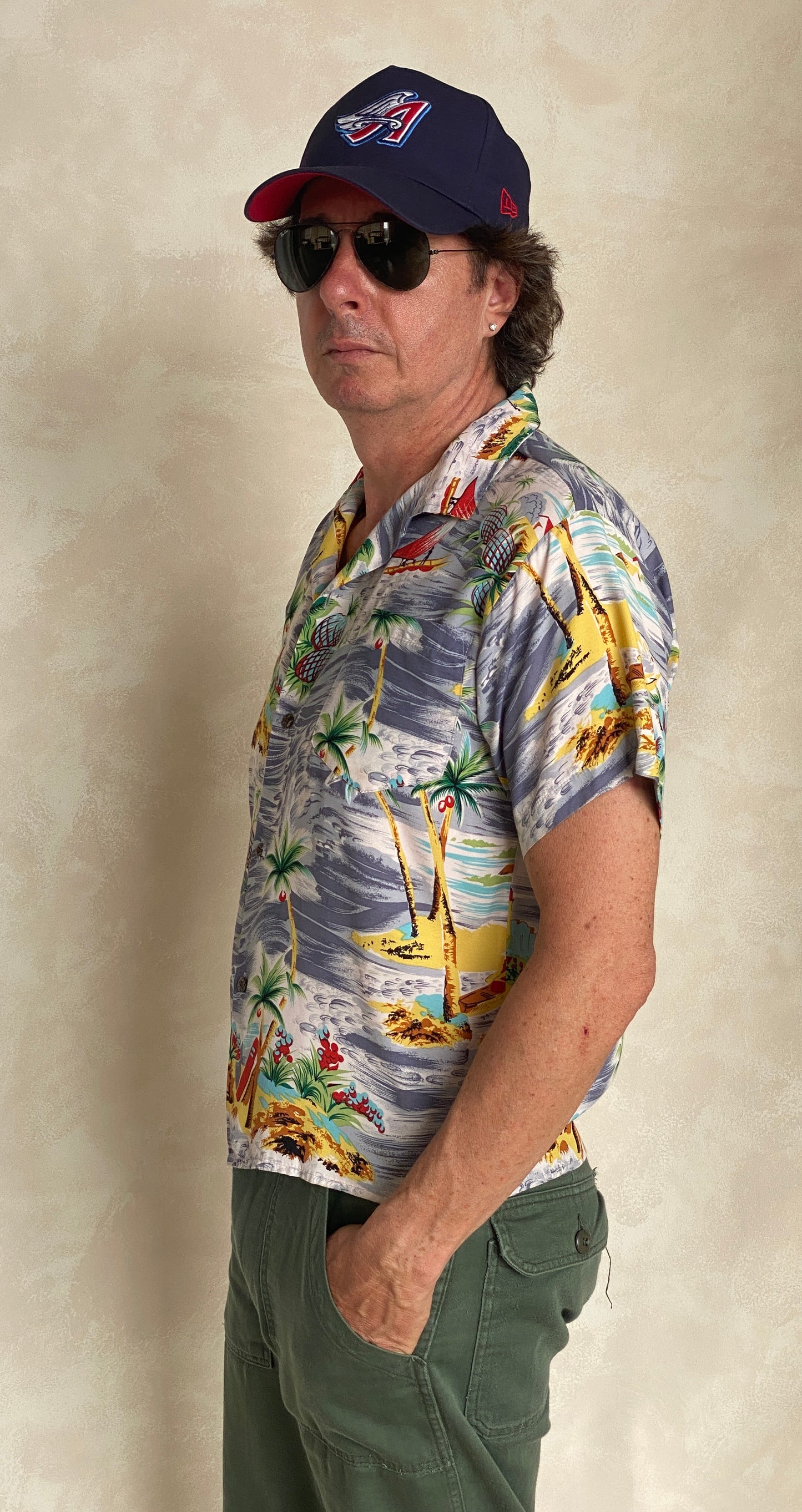 Size 14/16 youth . Vintage 90s Hawaiian shirt