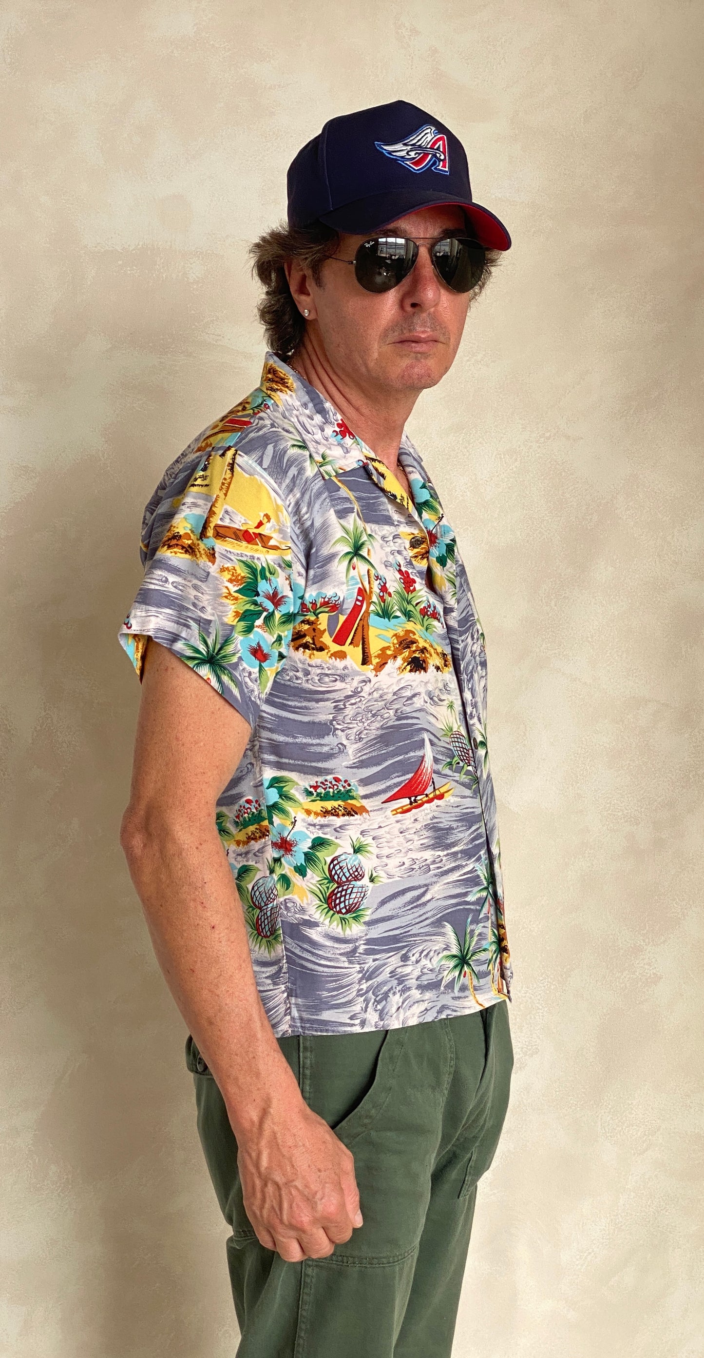 Size 14/16 youth . Vintage 90s Hawaiian shirt