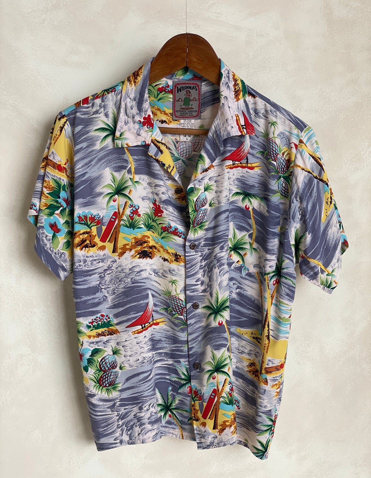 Size 14/16 youth . Vintage 90s Hawaiian shirt