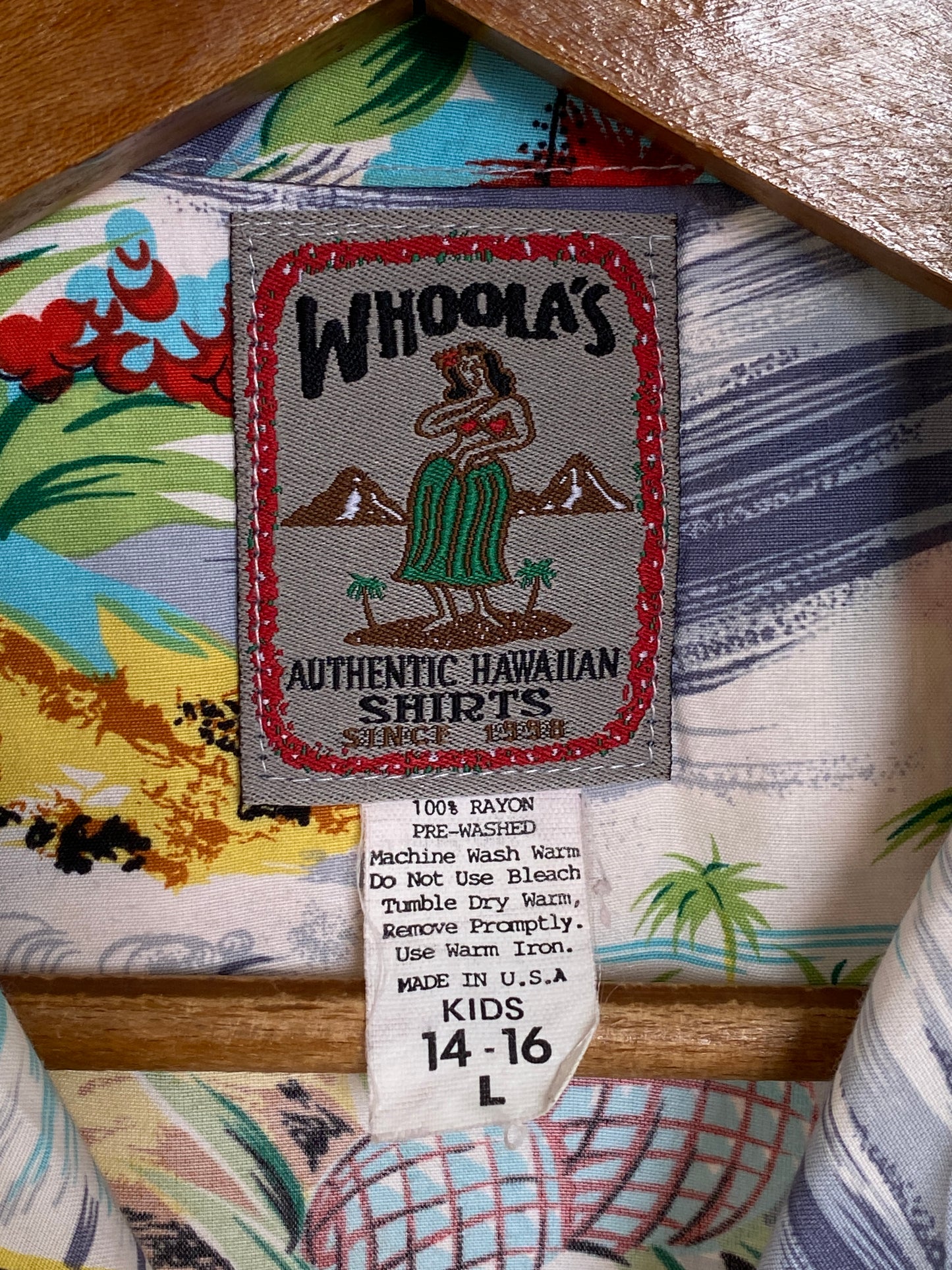 Size 14/16 youth . Vintage 90s Hawaiian shirt