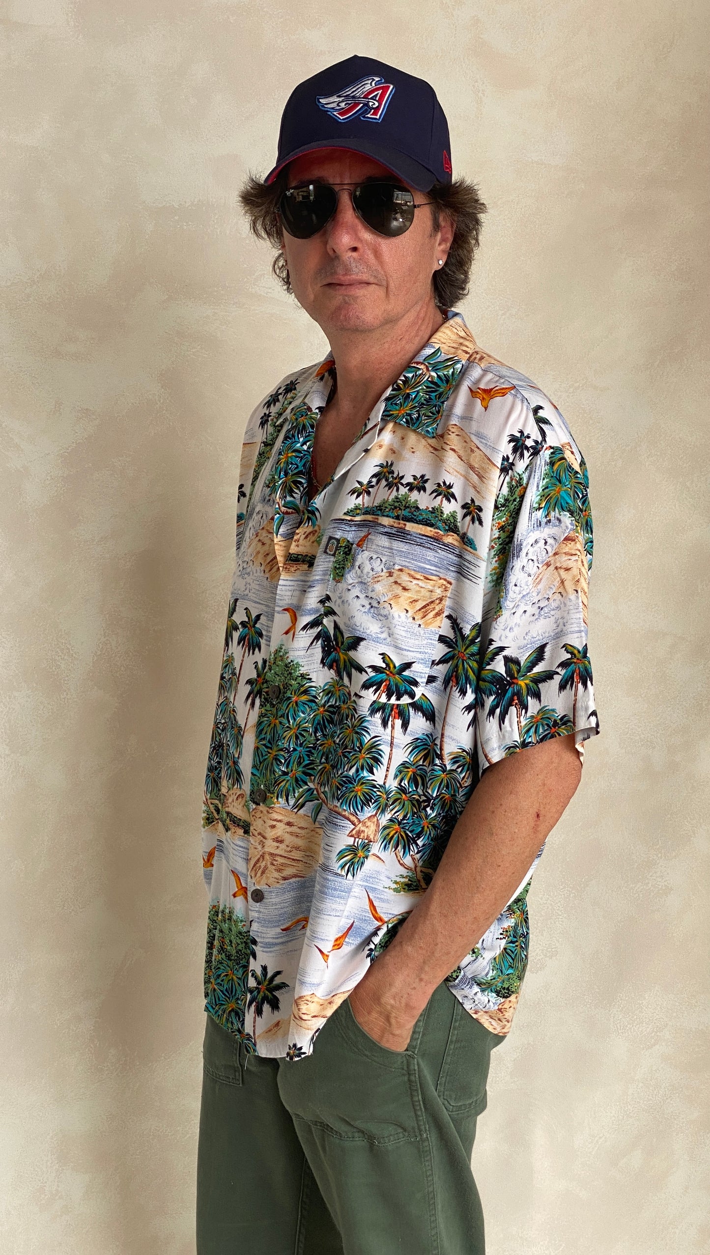 Size Large. Vintage 90s Hawaiian shirt