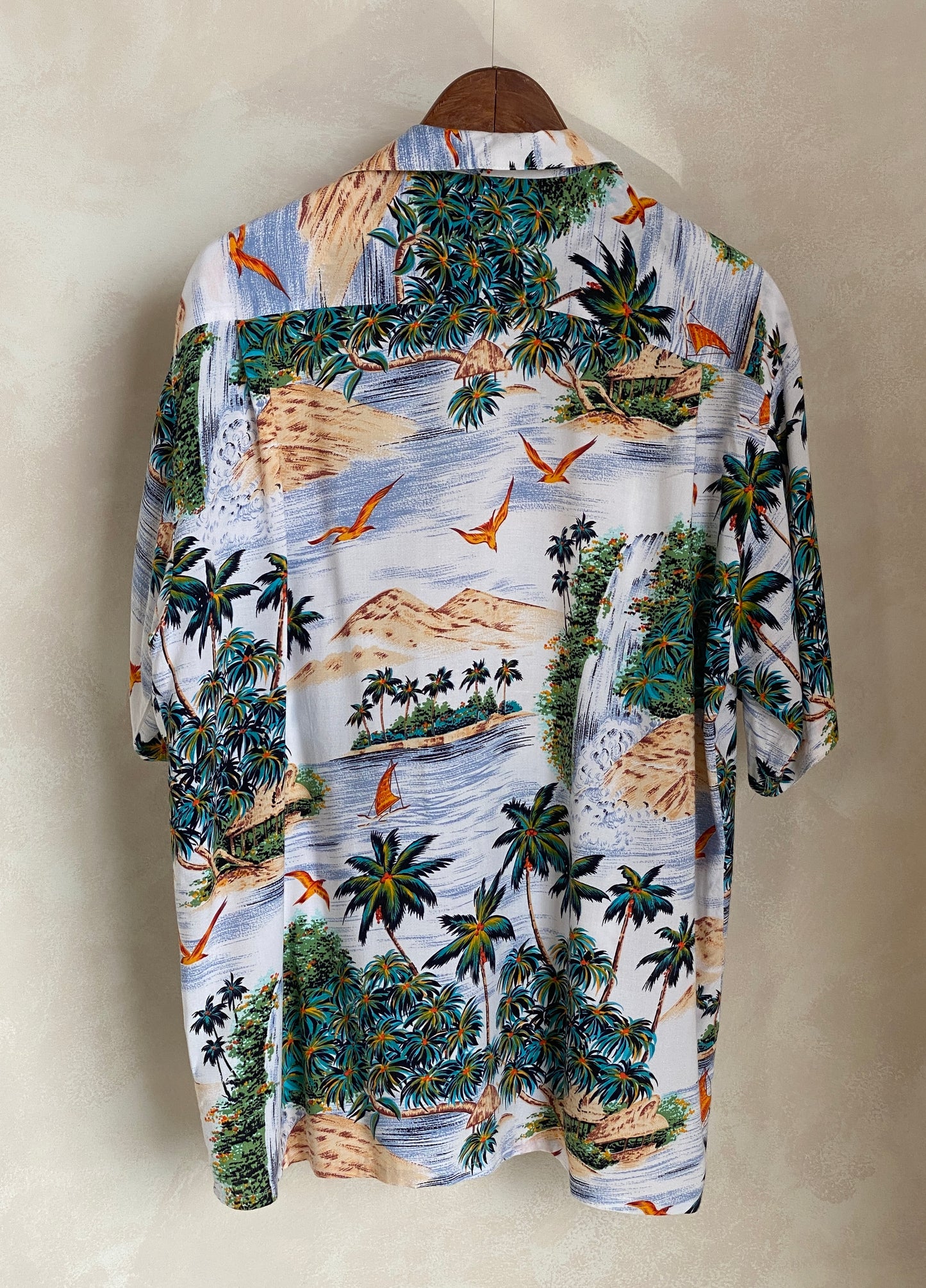 Size Large. Vintage 90s Hawaiian shirt