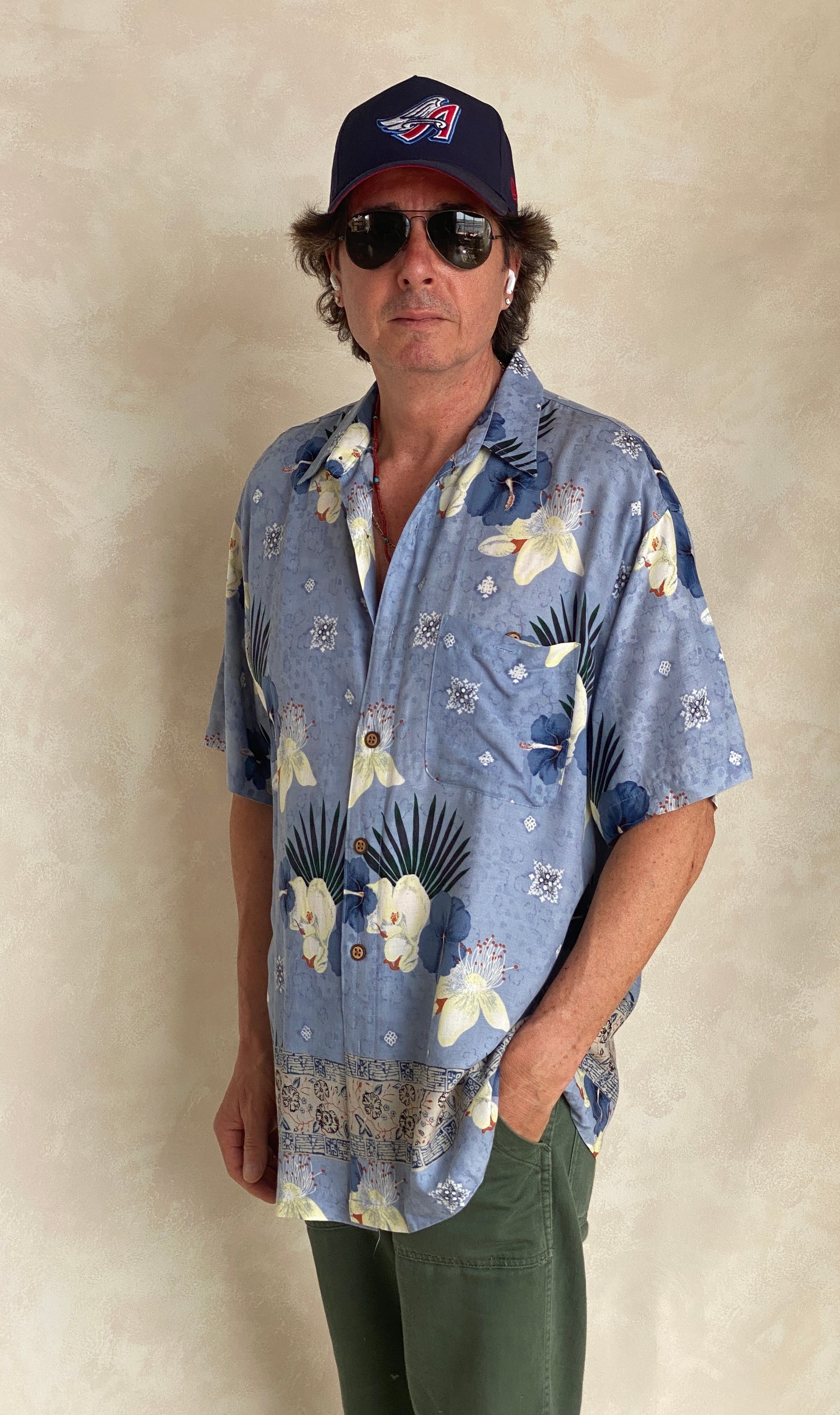 Size Large. Vintage 90s Hawaiian shirt