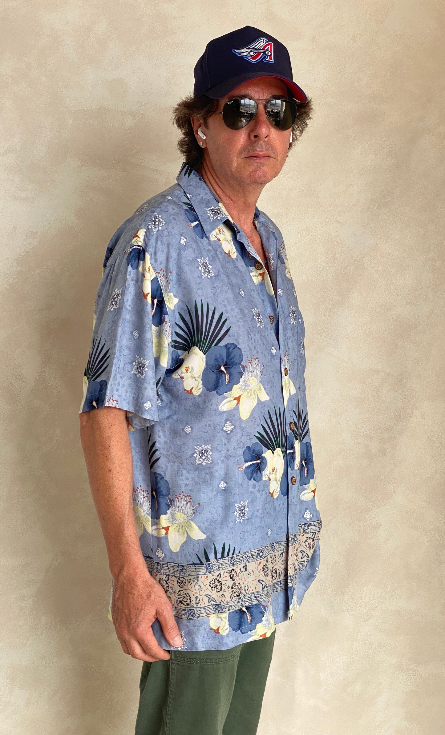 Size Large. Vintage 90s Hawaiian shirt