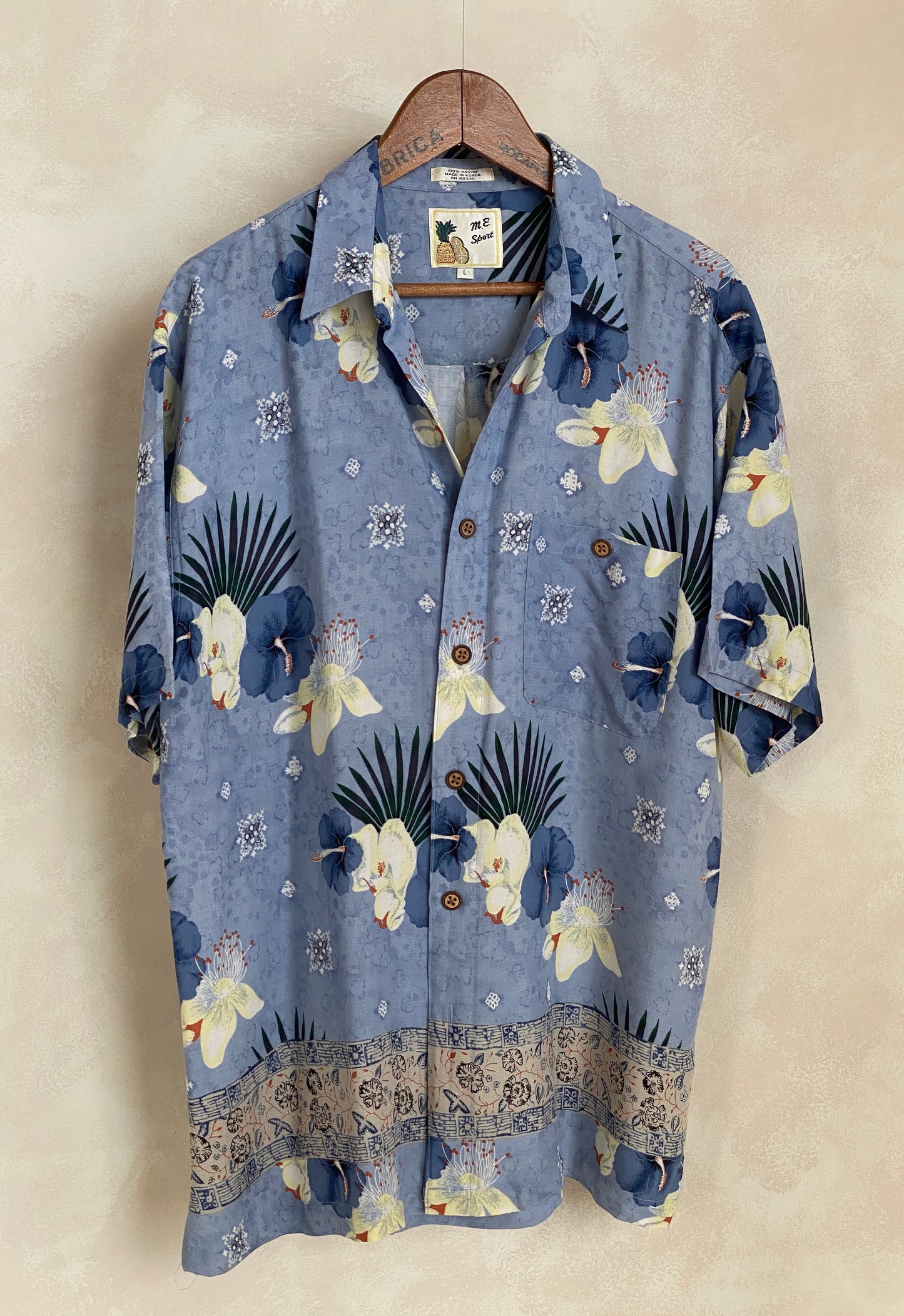 Size Large. Vintage 90s Hawaiian shirt
