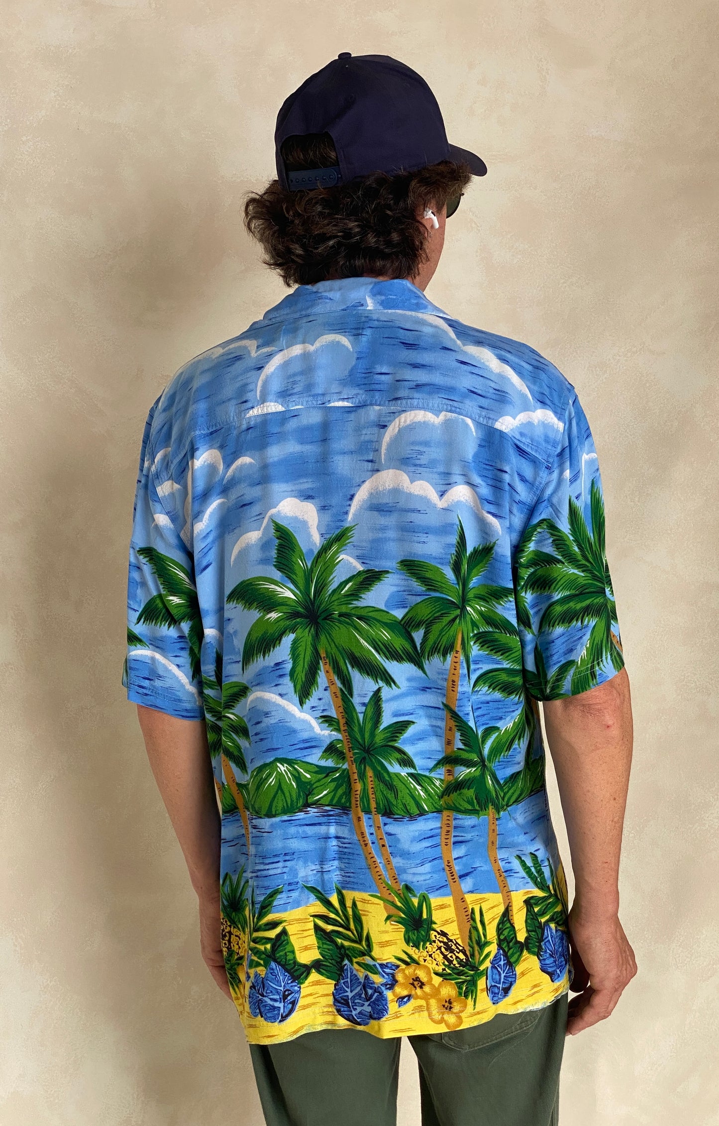 Size Large. Vintage 90s Hawaiian shirt
