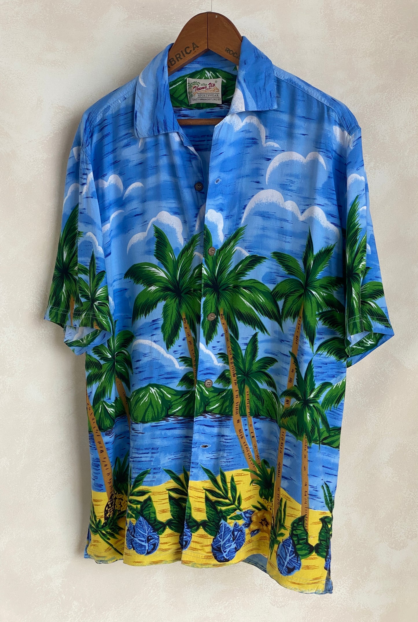 Size Large. Vintage 90s Hawaiian shirt