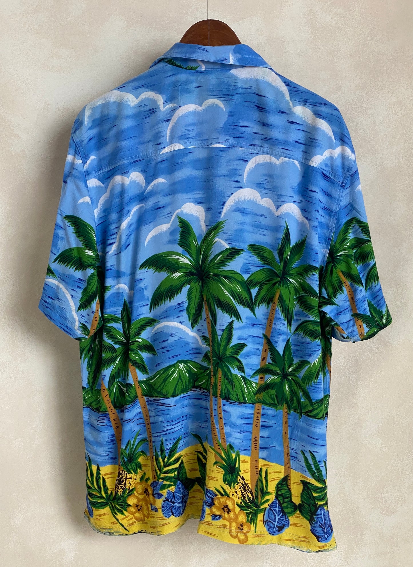 Size Large. Vintage 90s Hawaiian shirt