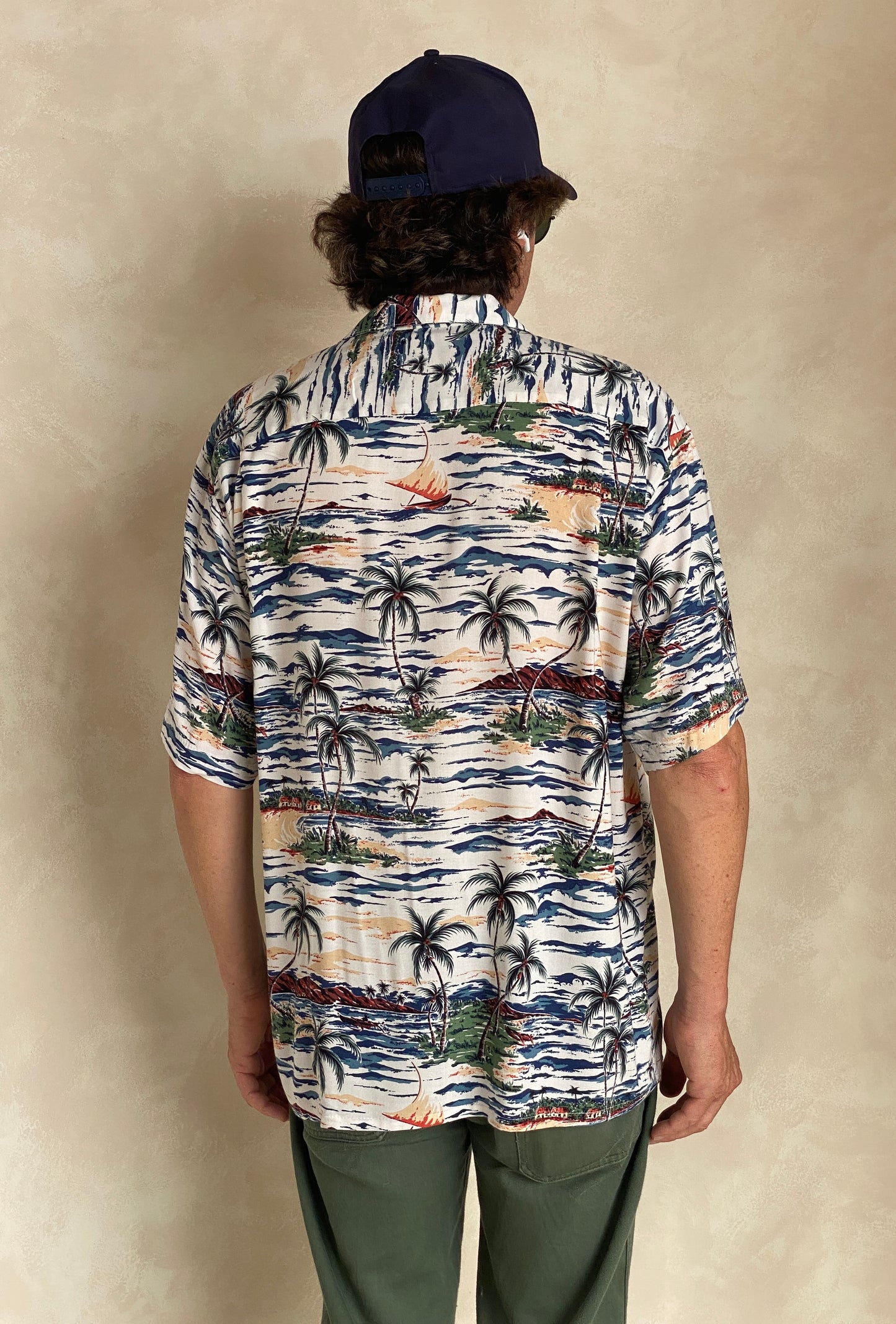 Size Large. Vintage 90s Hawaiian shirt