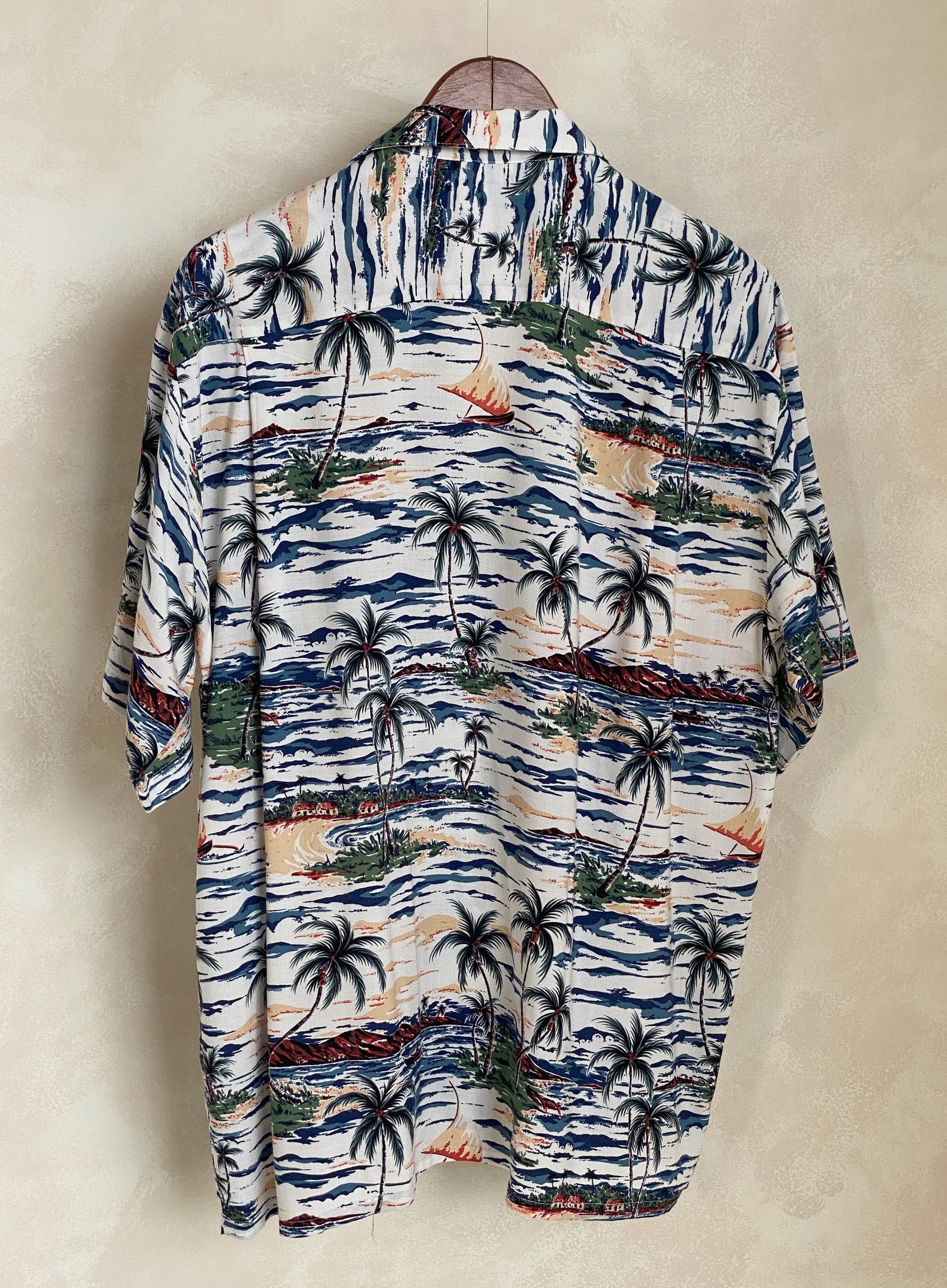 Size Large. Vintage 90s Hawaiian shirt