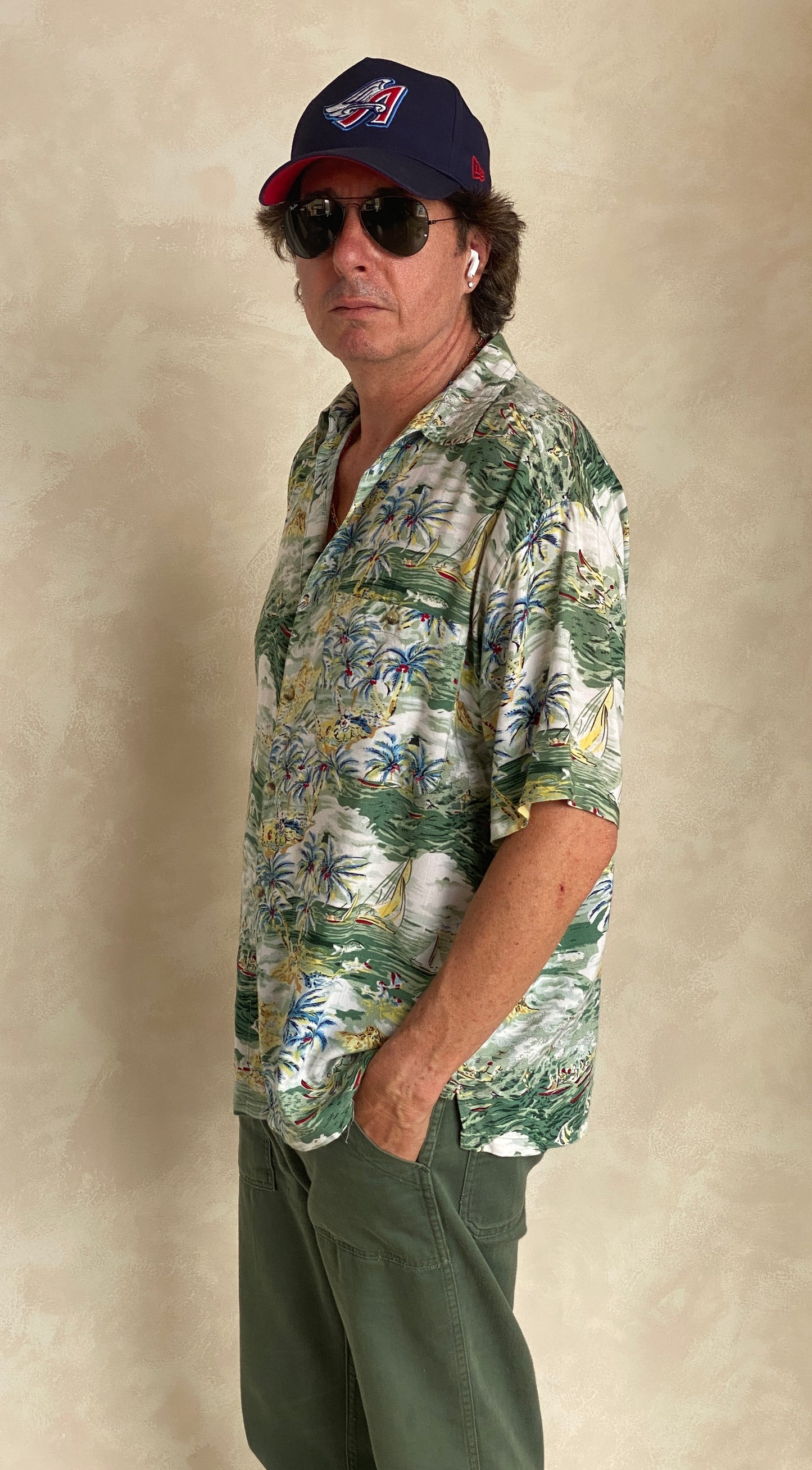 Size Large. Vintage 90s Hawaiian shirt