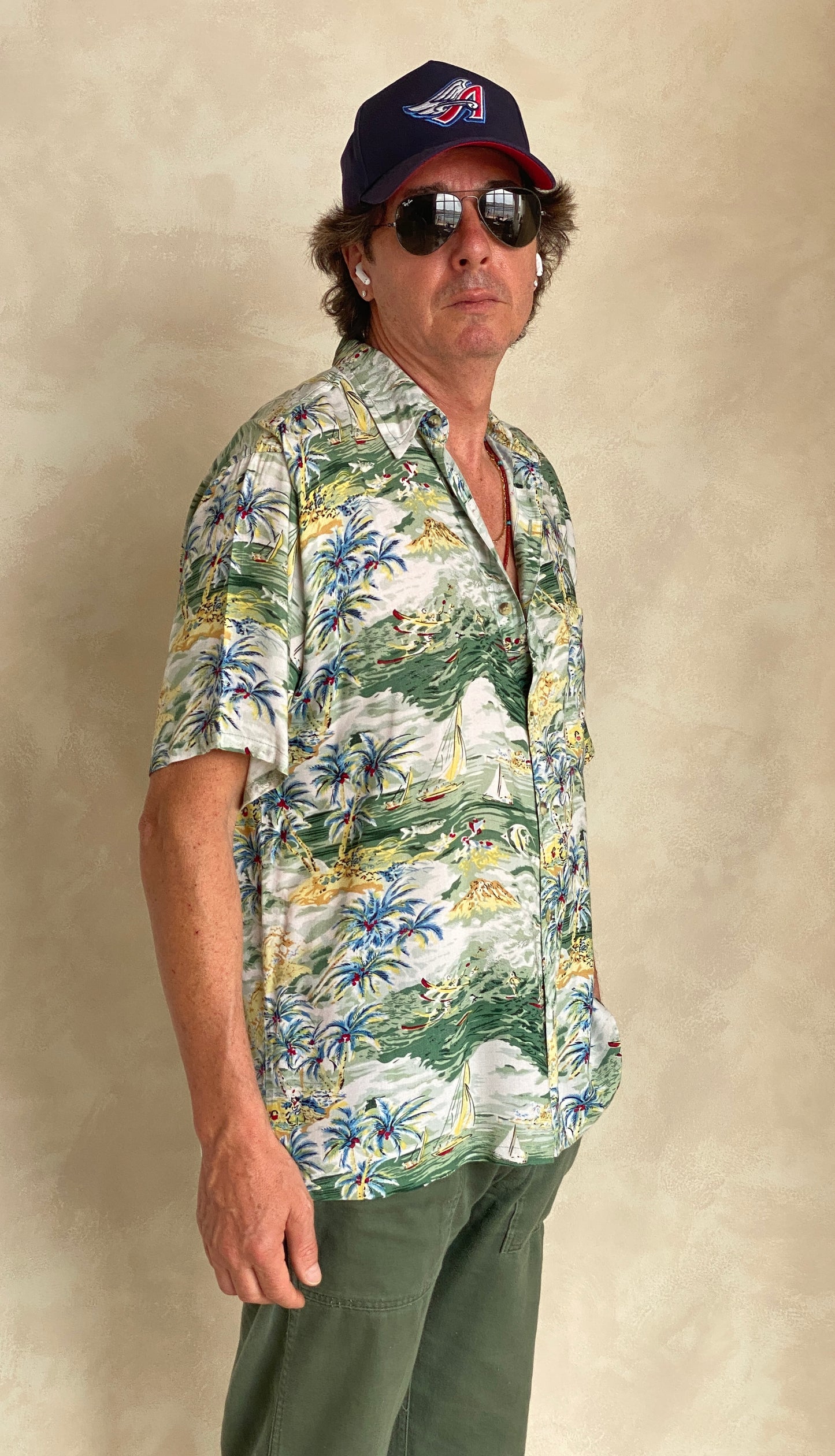 Size Large. Vintage 90s Hawaiian shirt