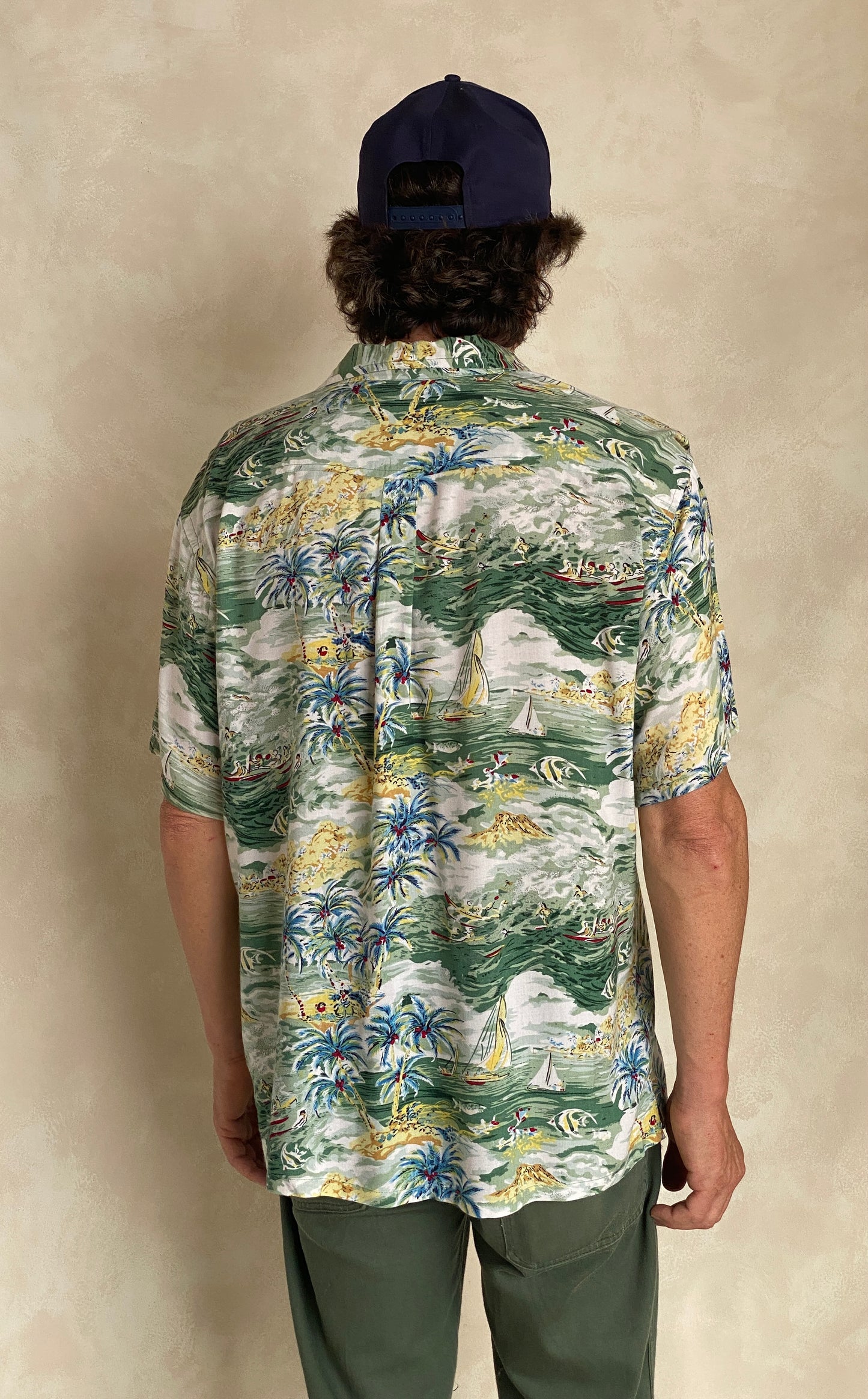 Size Large. Vintage 90s Hawaiian shirt