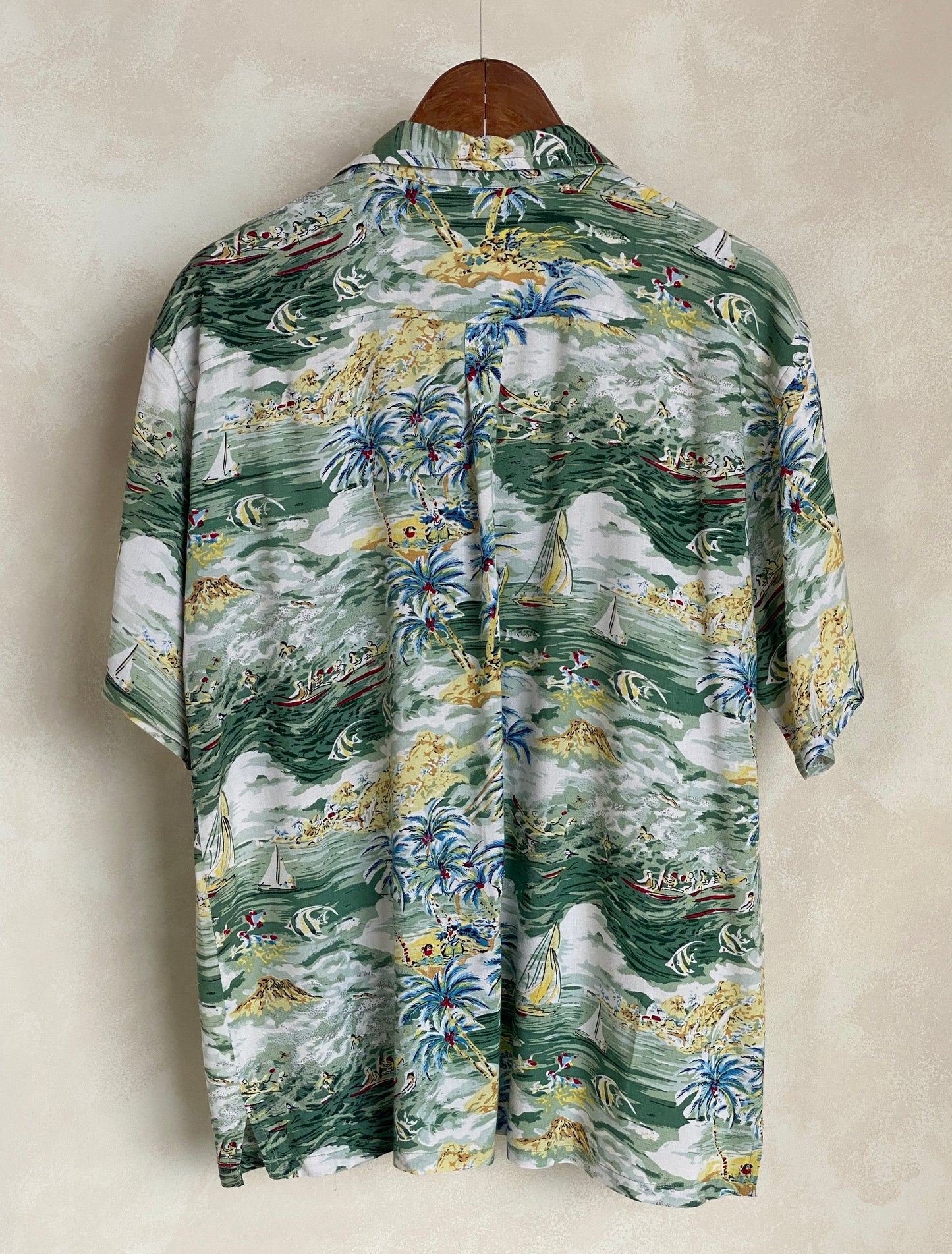 Size Large. Vintage 90s Hawaiian shirt