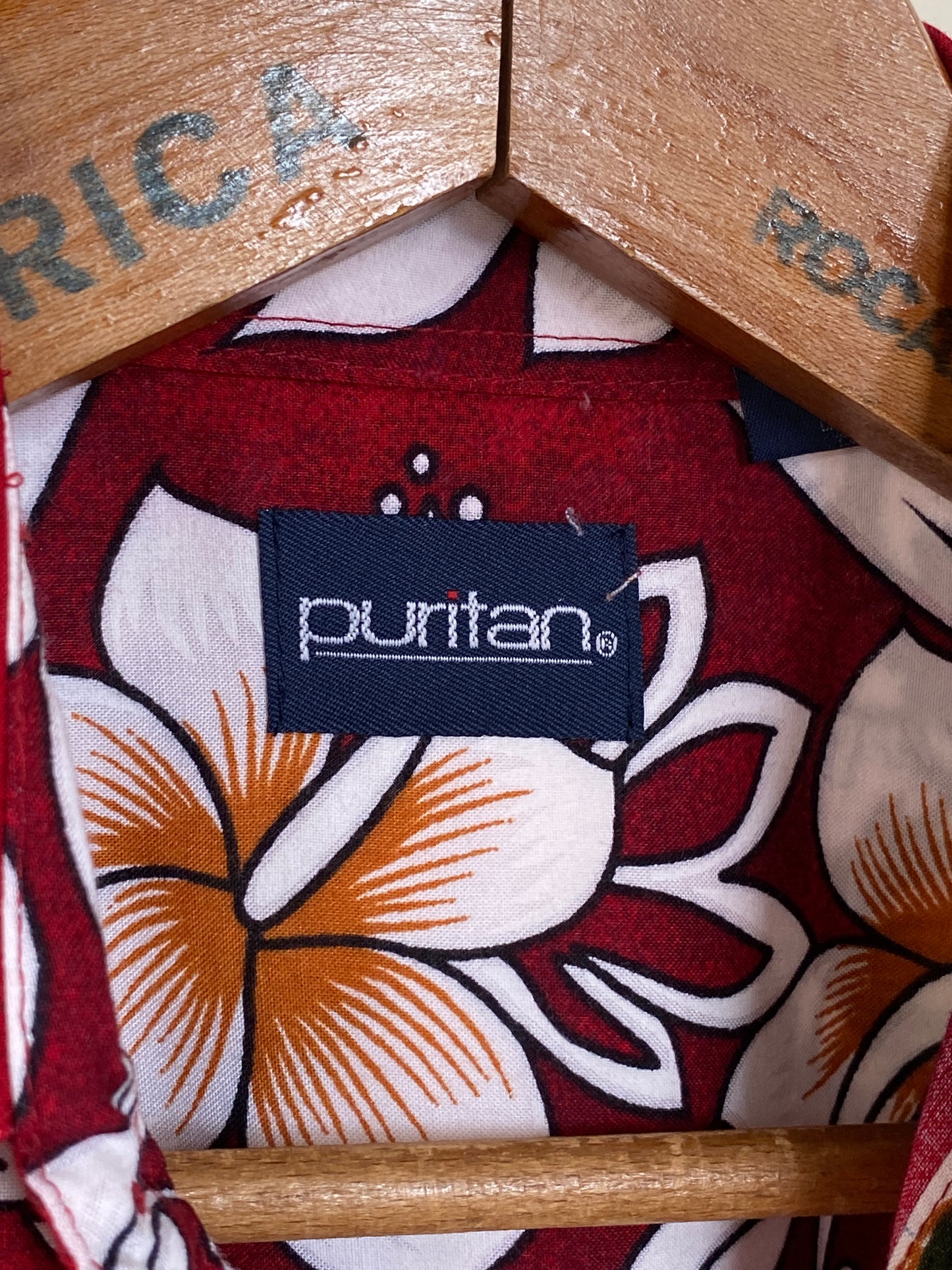 Size Small. Vintage 90s Hawaiian shirt