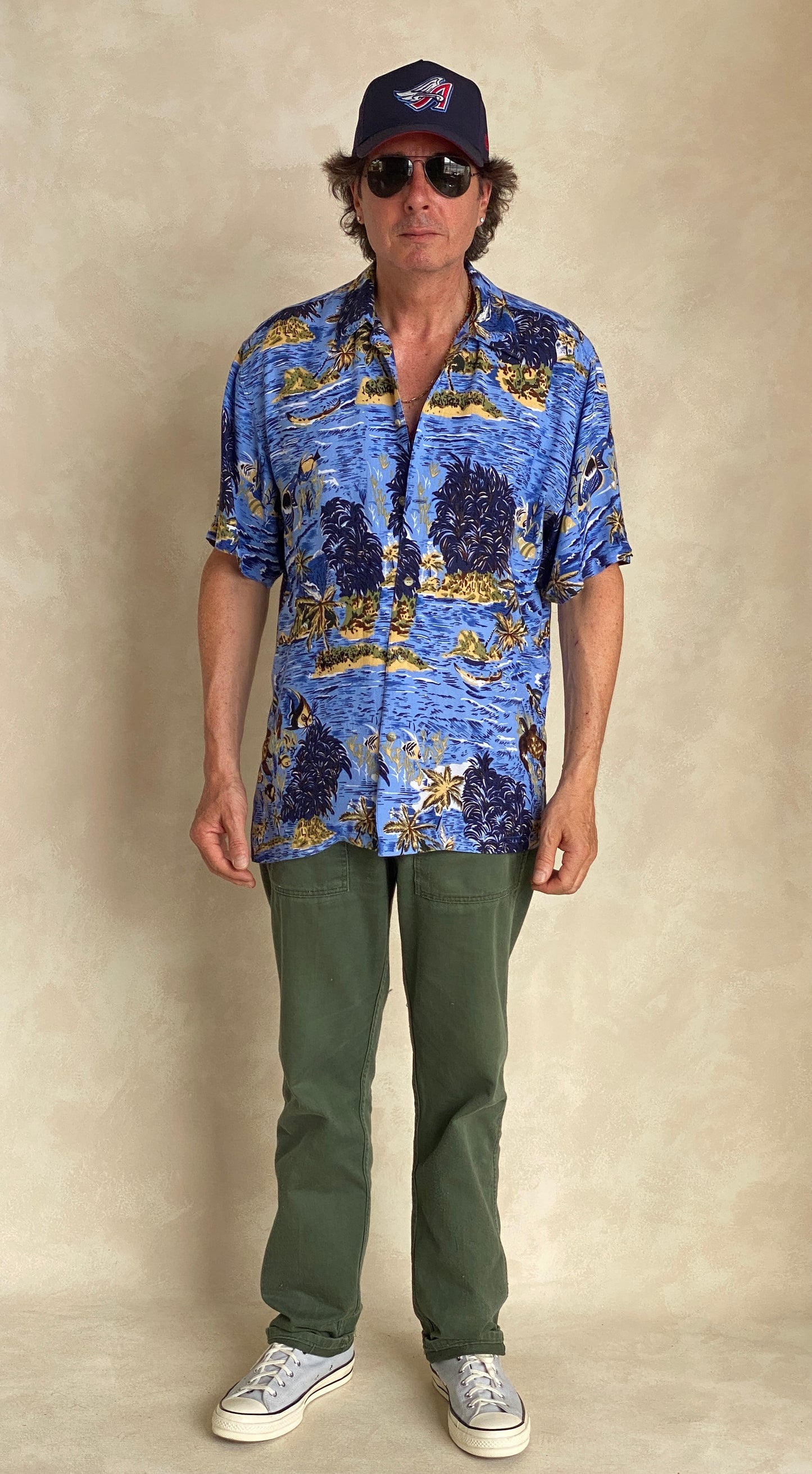 Size Large. Vintage 90s Hawaiian shirt