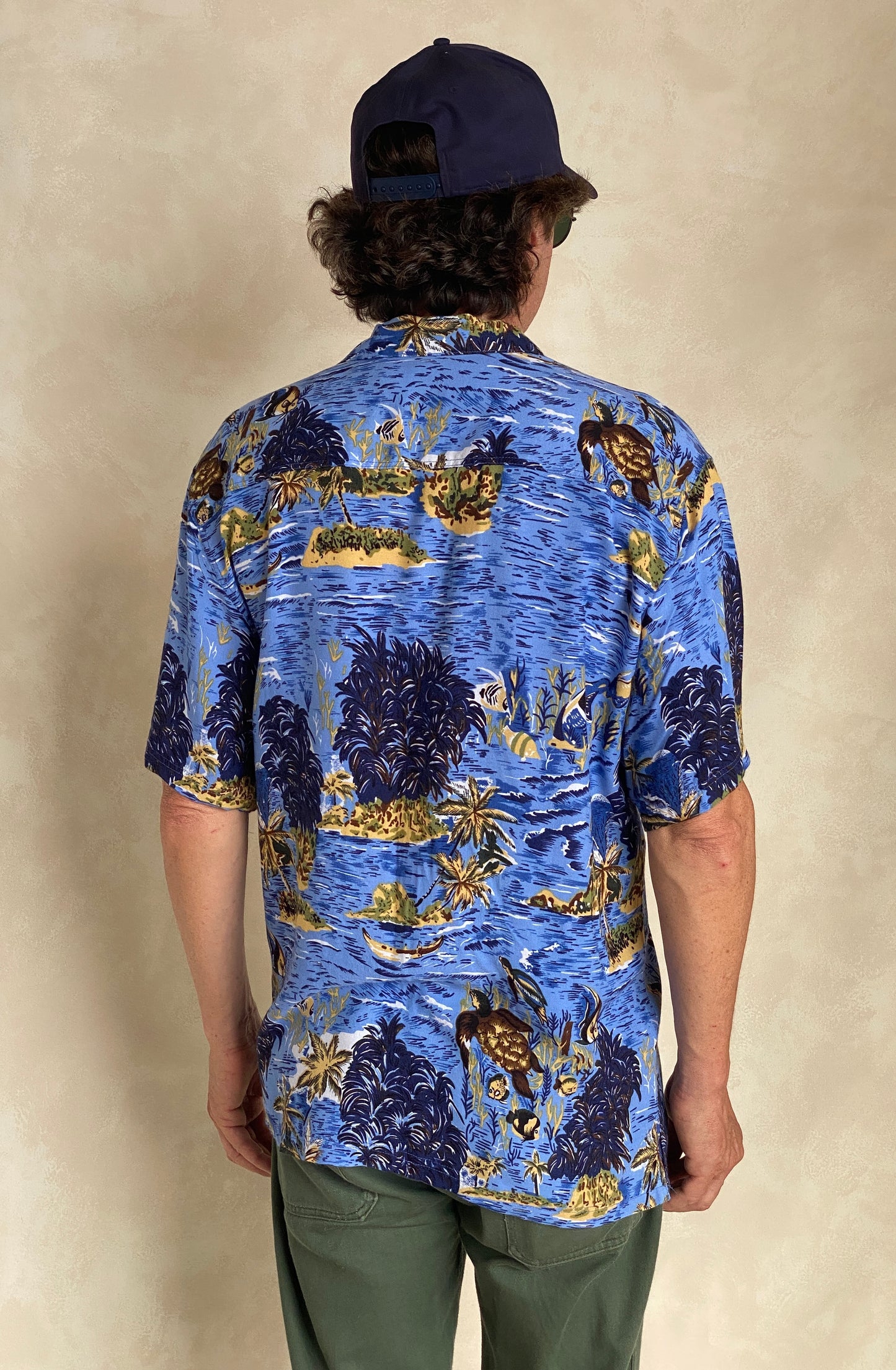 Size Large. Vintage 90s Hawaiian shirt