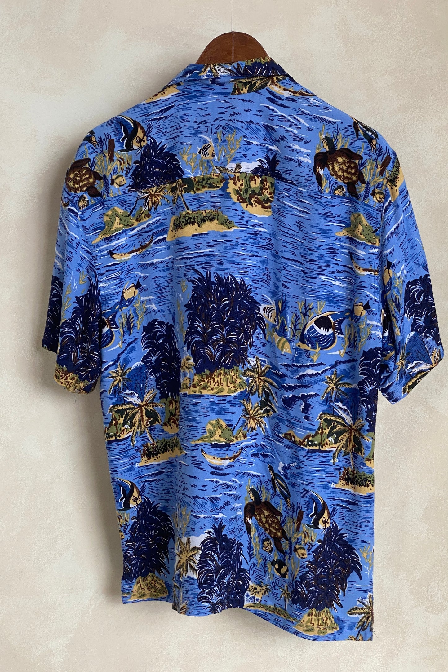 Size Large. Vintage 90s Hawaiian shirt