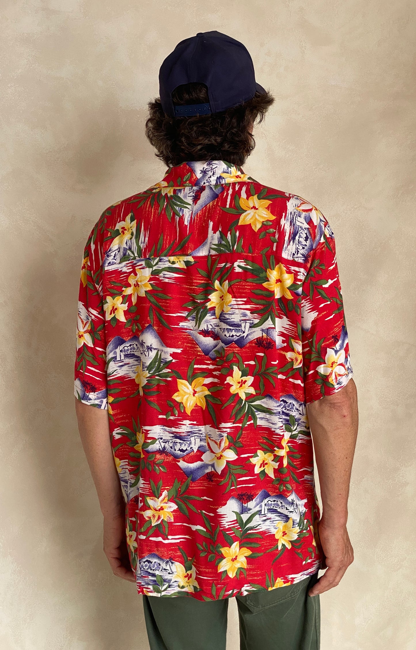 Size Large. Vintage 90s Hawaiian shirt